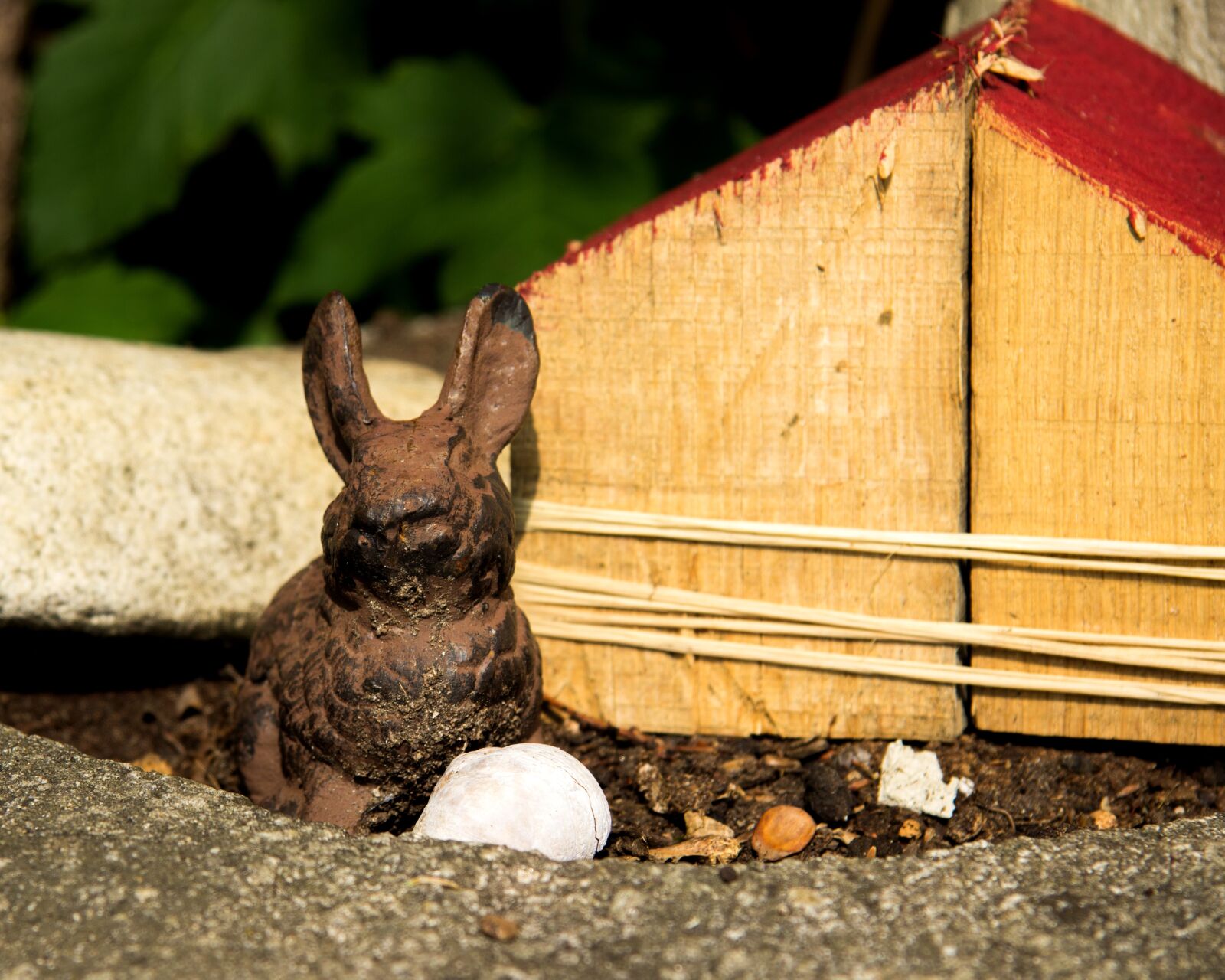 Canon EF-S 17-85mm F4-5.6 IS USM sample photo. Hare, easter, garden photography