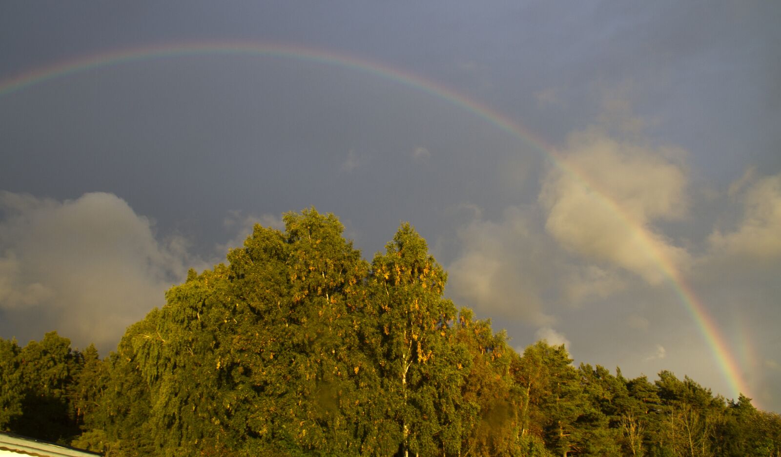 Canon EF-S 18-200mm F3.5-5.6 IS sample photo. Rain, rainbow, colors photography