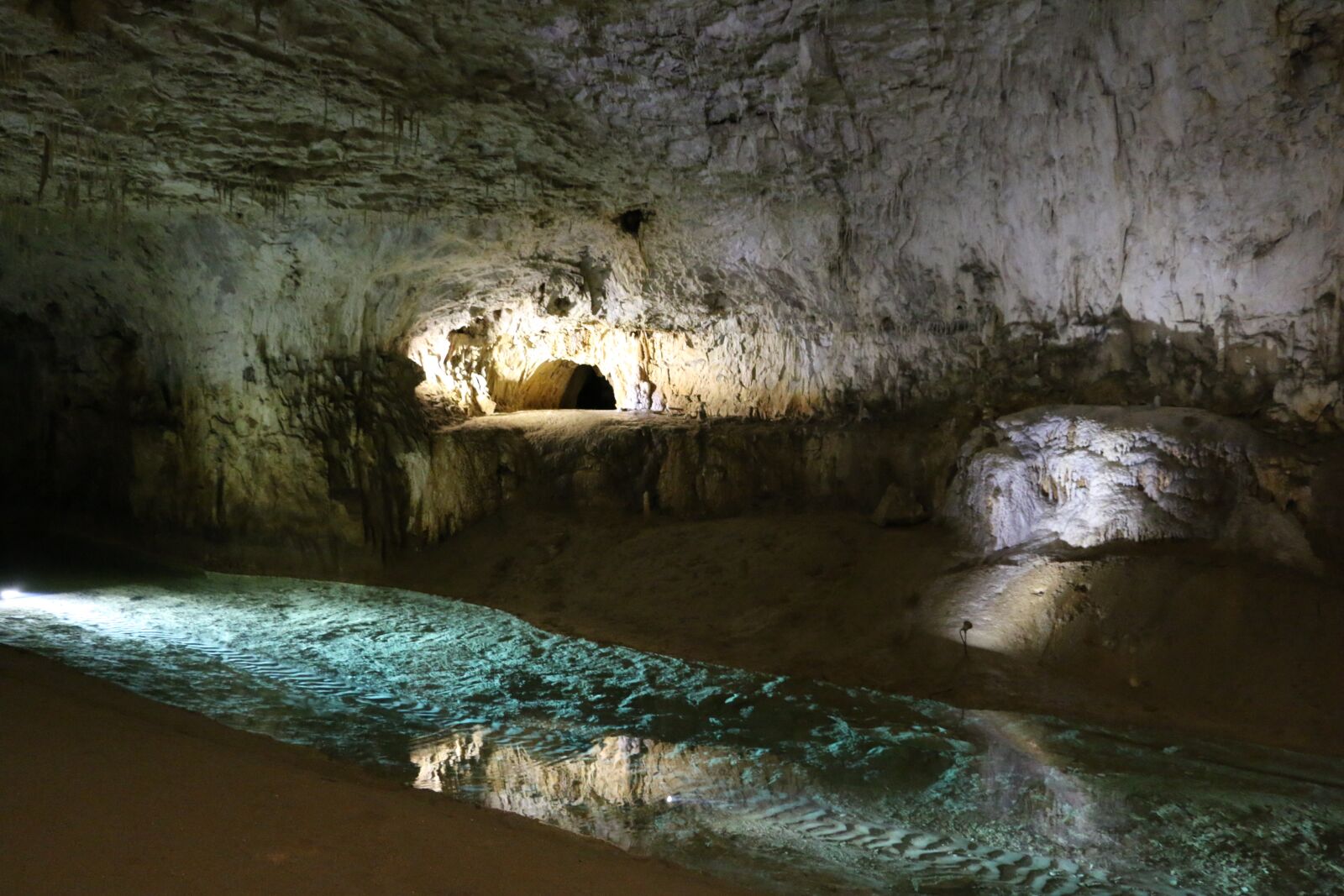 Canon EOS 70D sample photo. Grotto, provence, miracle photography