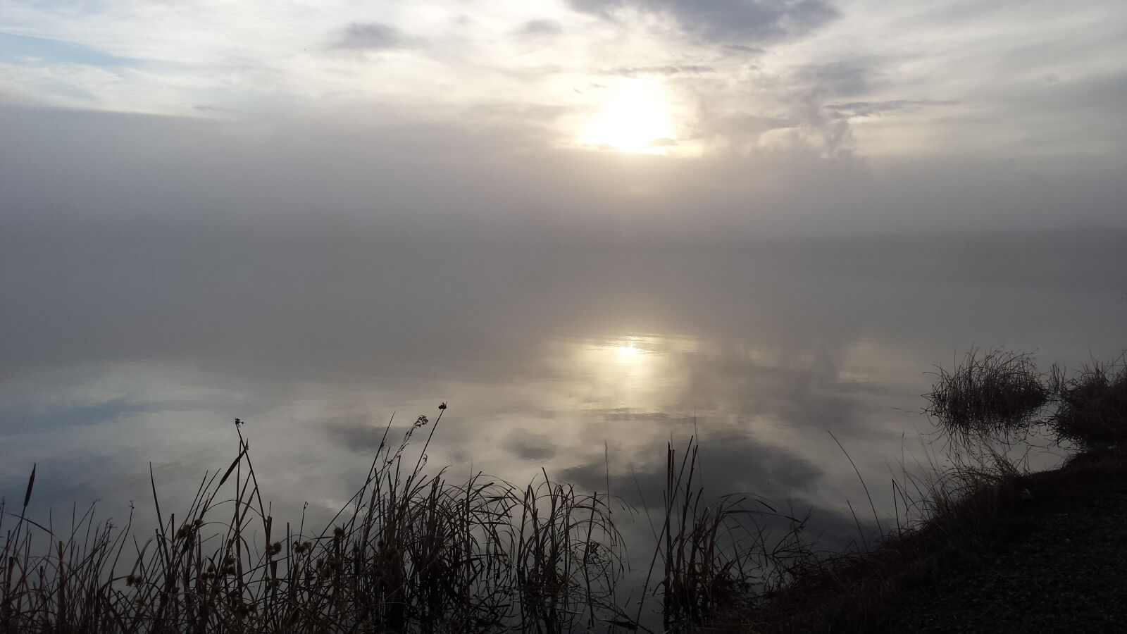 Samsung Galaxy S4 sample photo. Lake, fog, water photography