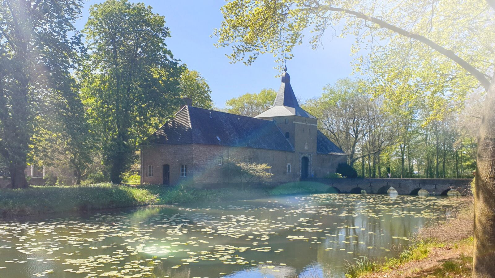 Samsung SM-G965F sample photo. Castle, landscape, sun photography
