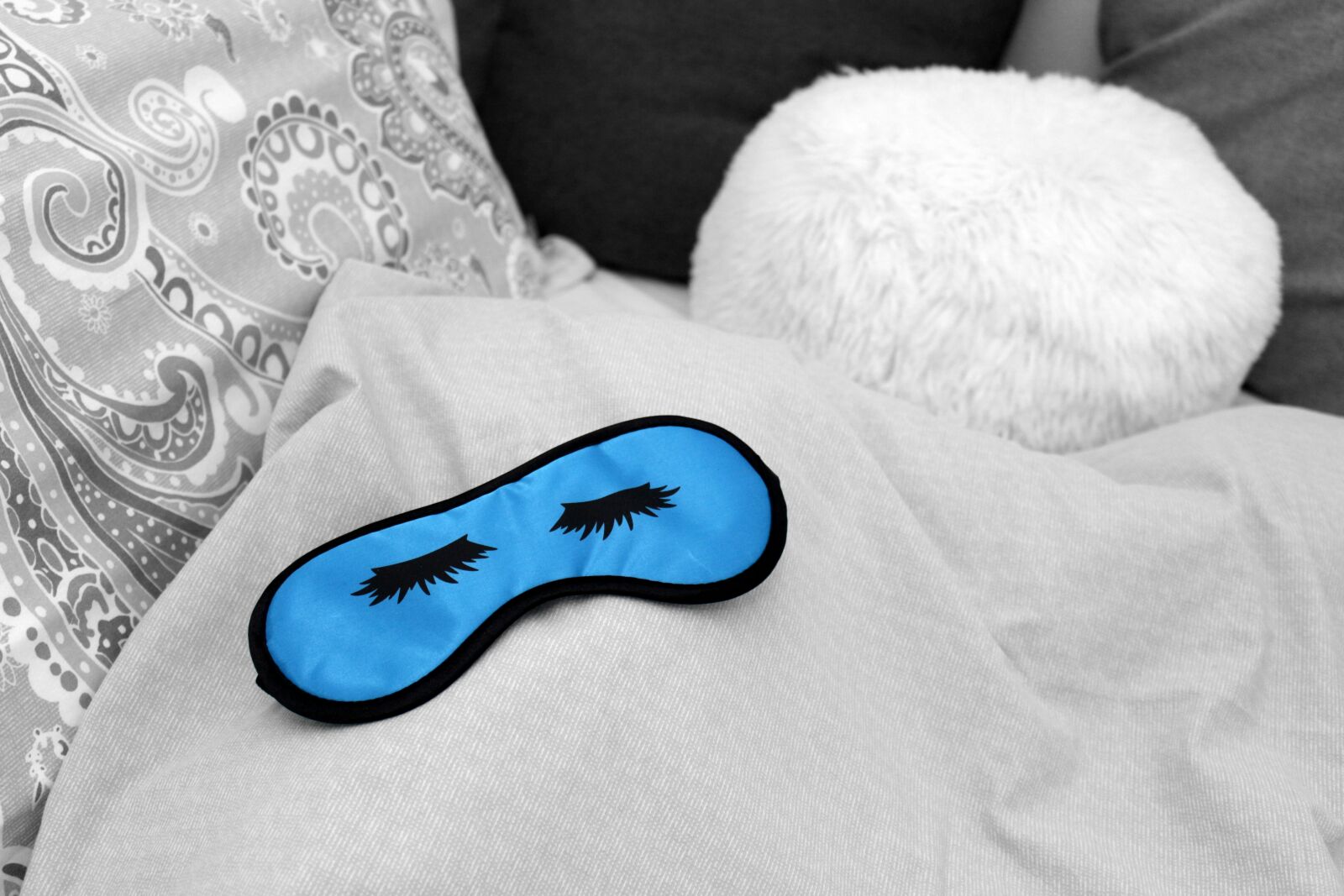 Canon EOS 700D (EOS Rebel T5i / EOS Kiss X7i) sample photo. Sleep glasses, blue, bed photography