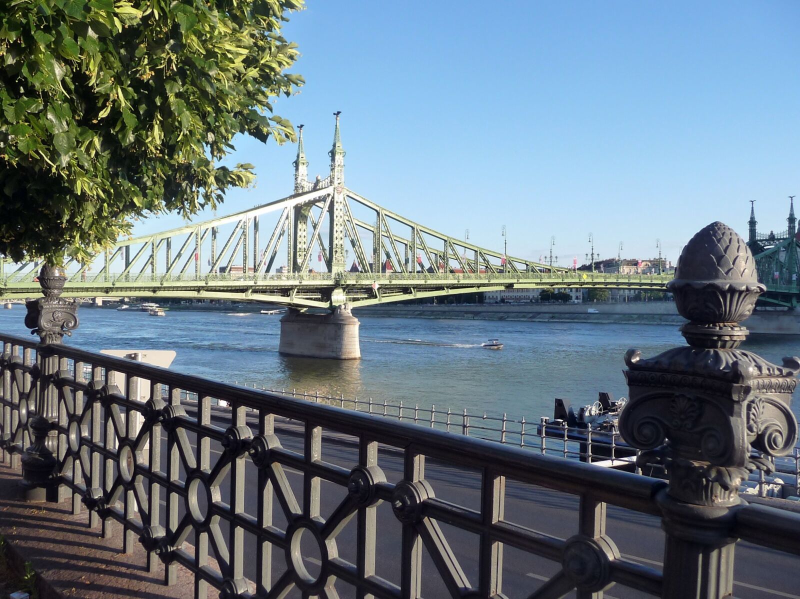 Panasonic Lumix DMC-TZ4 sample photo. Budapest, bridge, danube photography