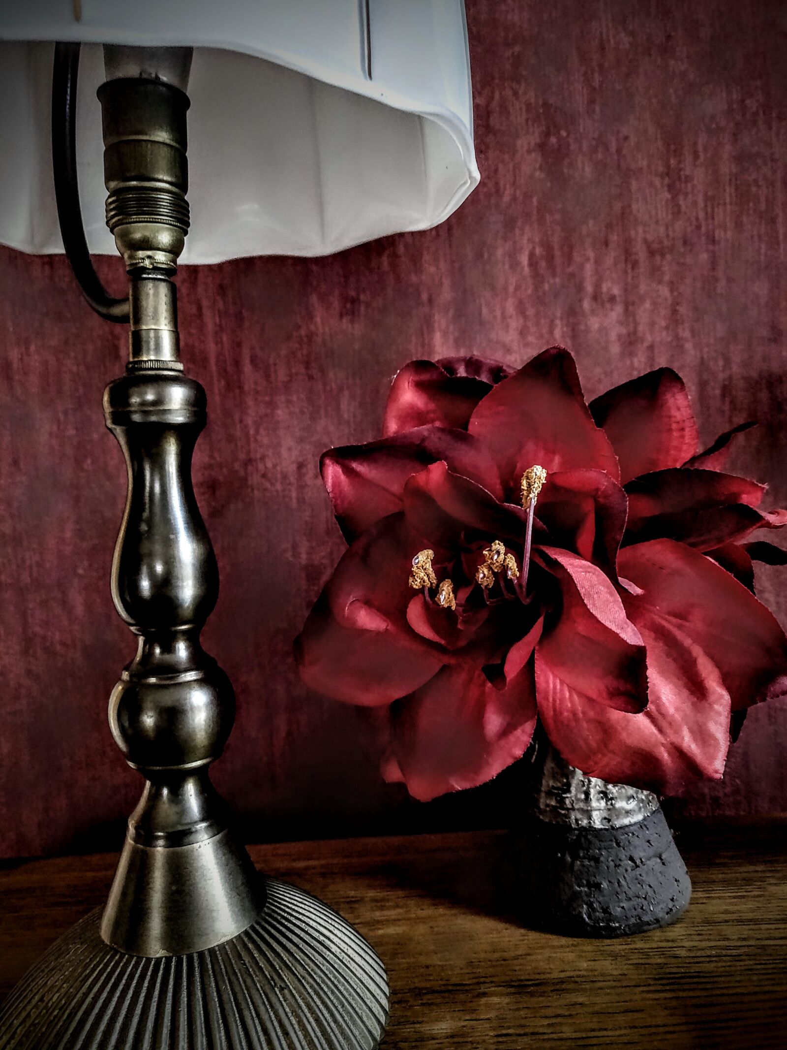 OnePlus 6 sample photo. Silk flower, lamp, interior photography