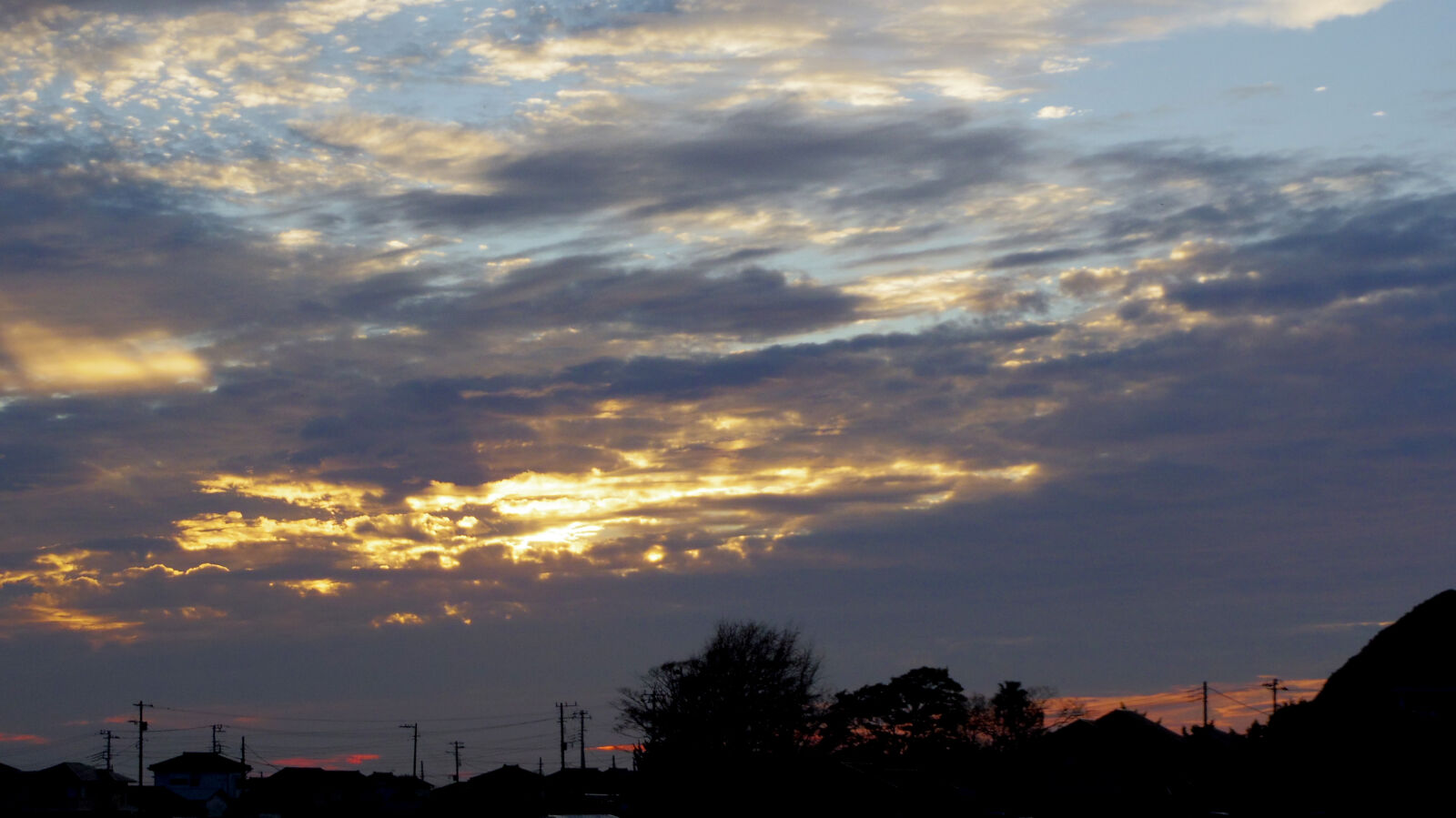 Pentax 02 Standard Zoom sample photo. Clouds photography