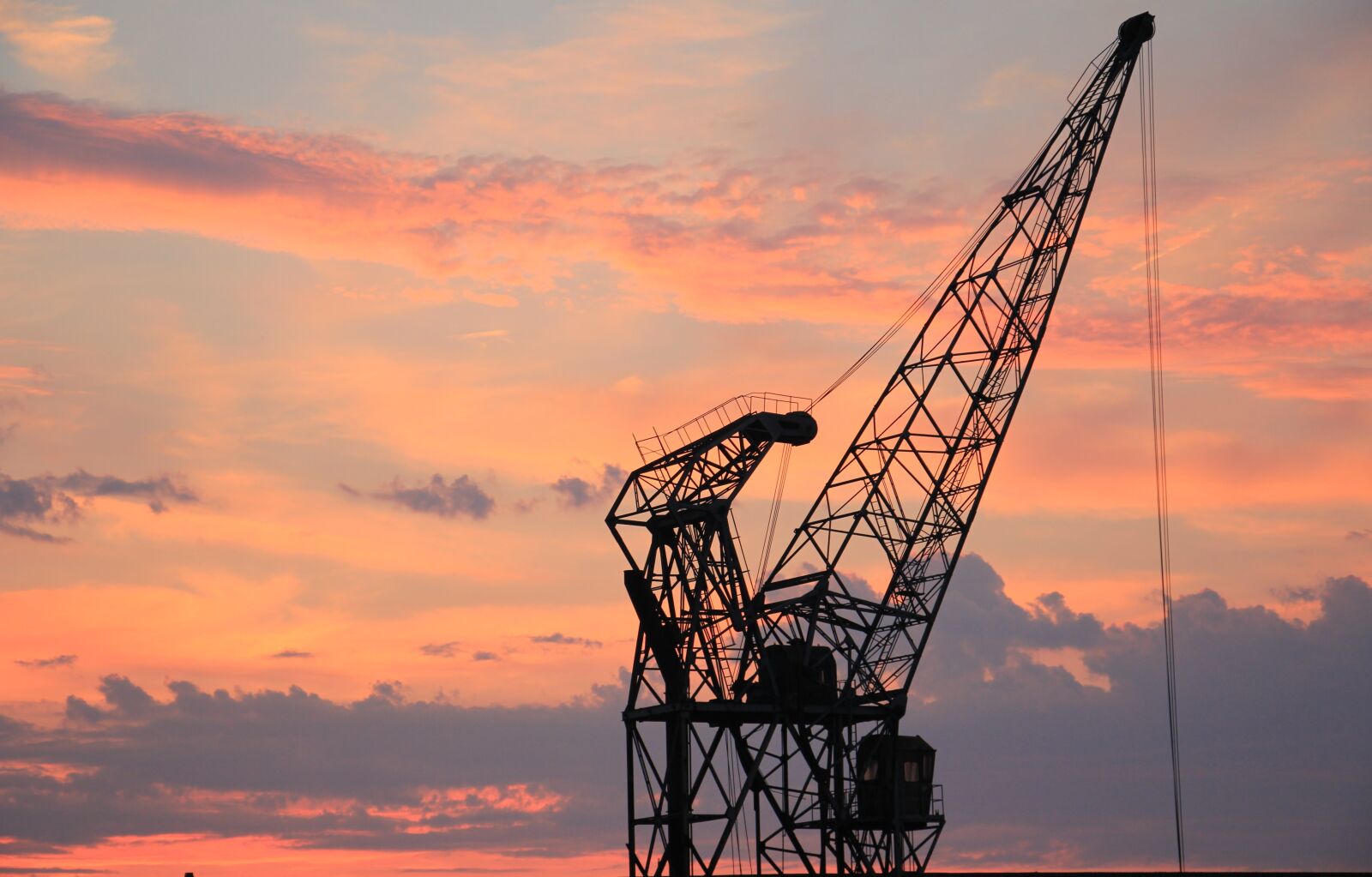 Canon EOS 550D (EOS Rebel T2i / EOS Kiss X4) sample photo. Harbour crane, sunset, sky photography