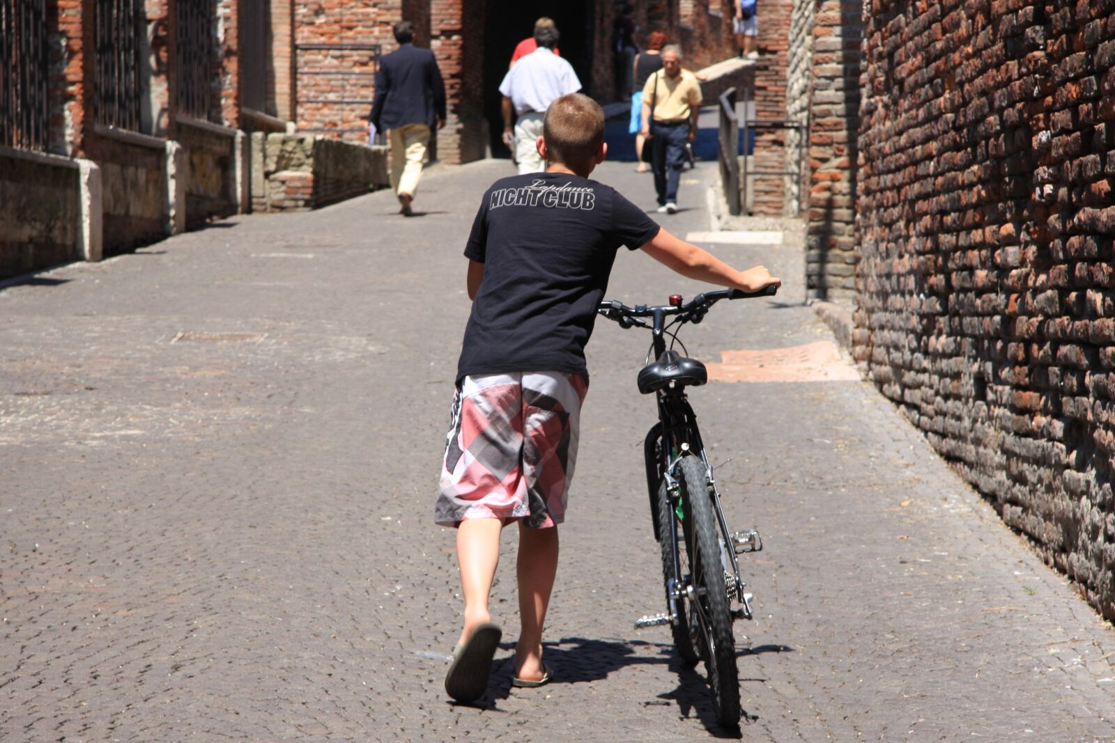 Canon EOS 40D sample photo. Uphill, slide, away photography
