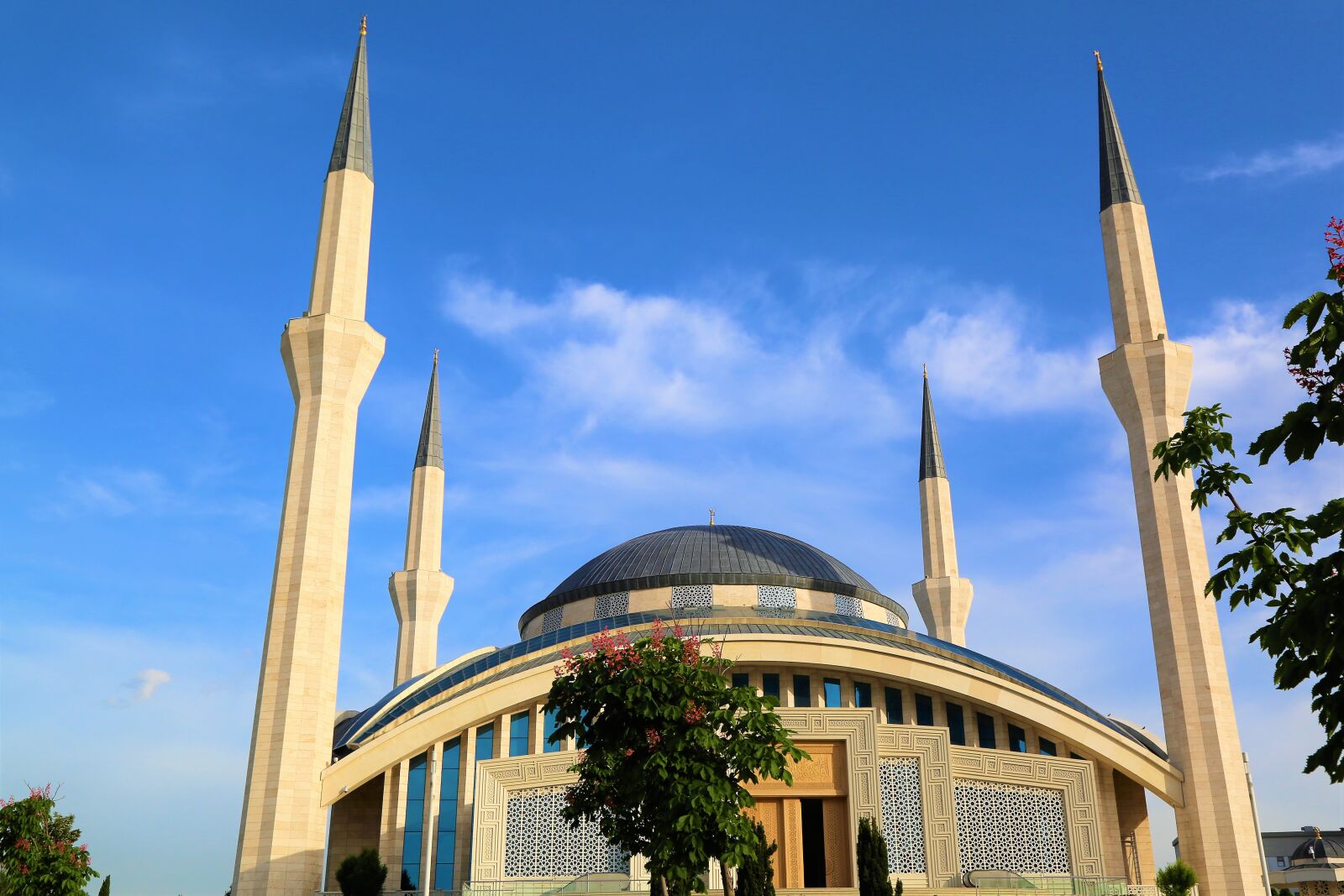 Canon EF 24-105mm F4L IS USM sample photo. Cami, minaret, dome photography