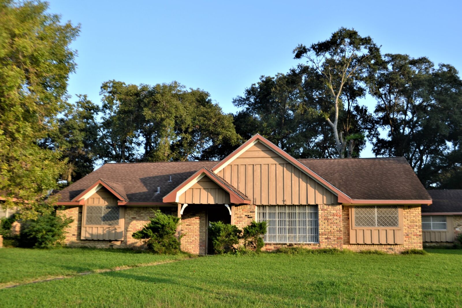 Nikon D3100 sample photo. Single family home, houston photography