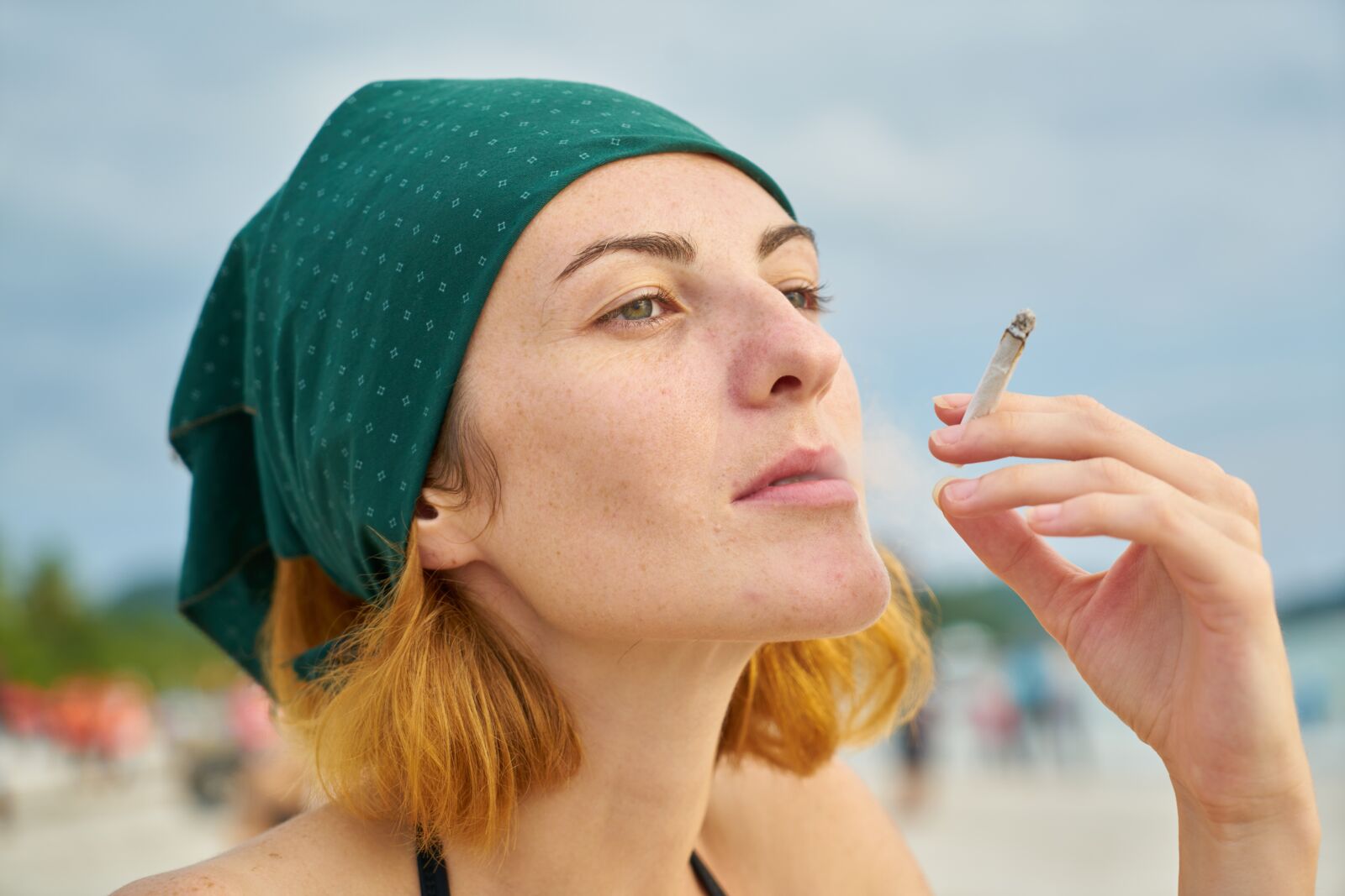 Sony a7R II sample photo. Woman, cigarette, beautiful photography