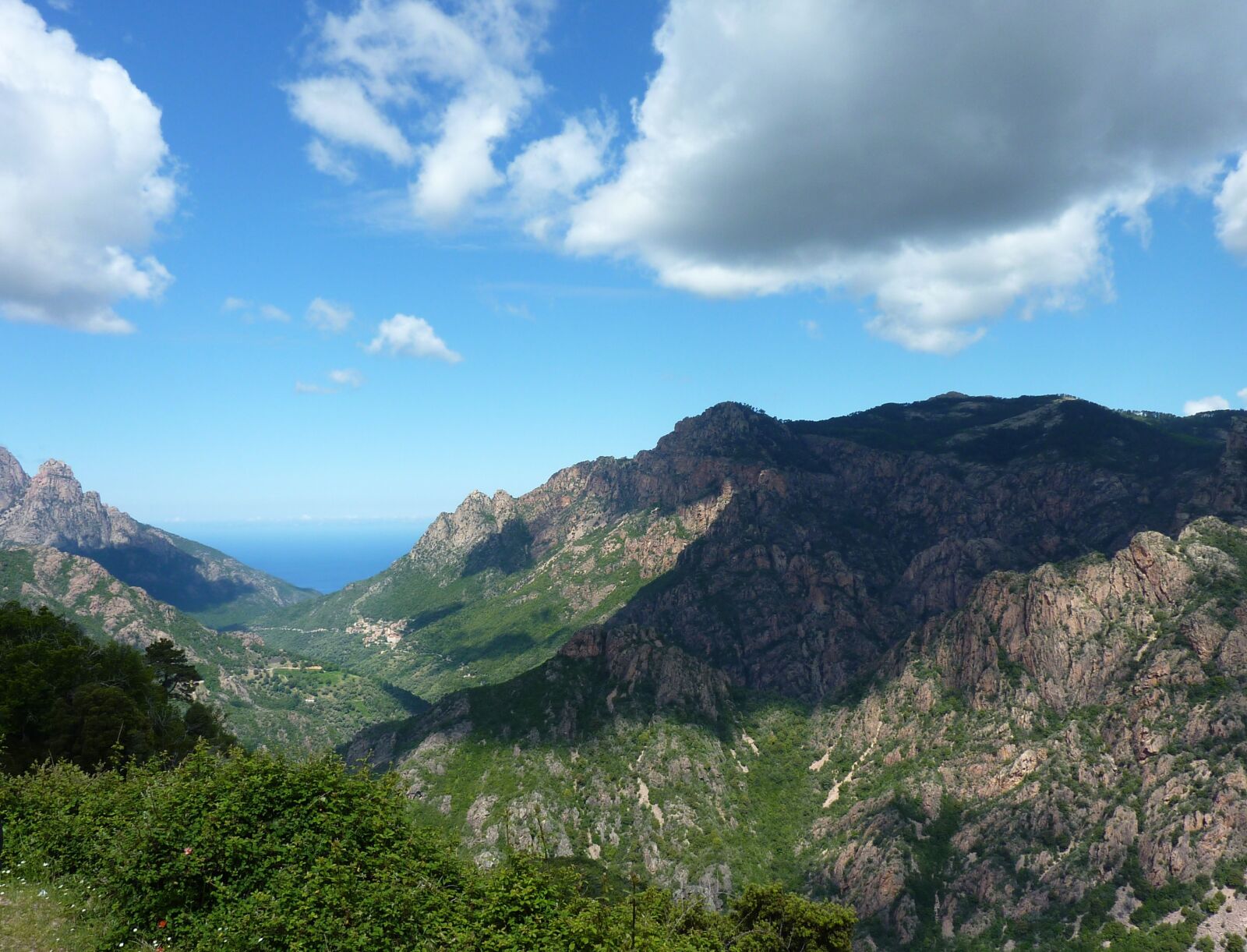 Panasonic DMC-TZ7 sample photo. Corsica, mountains, mountain range photography
