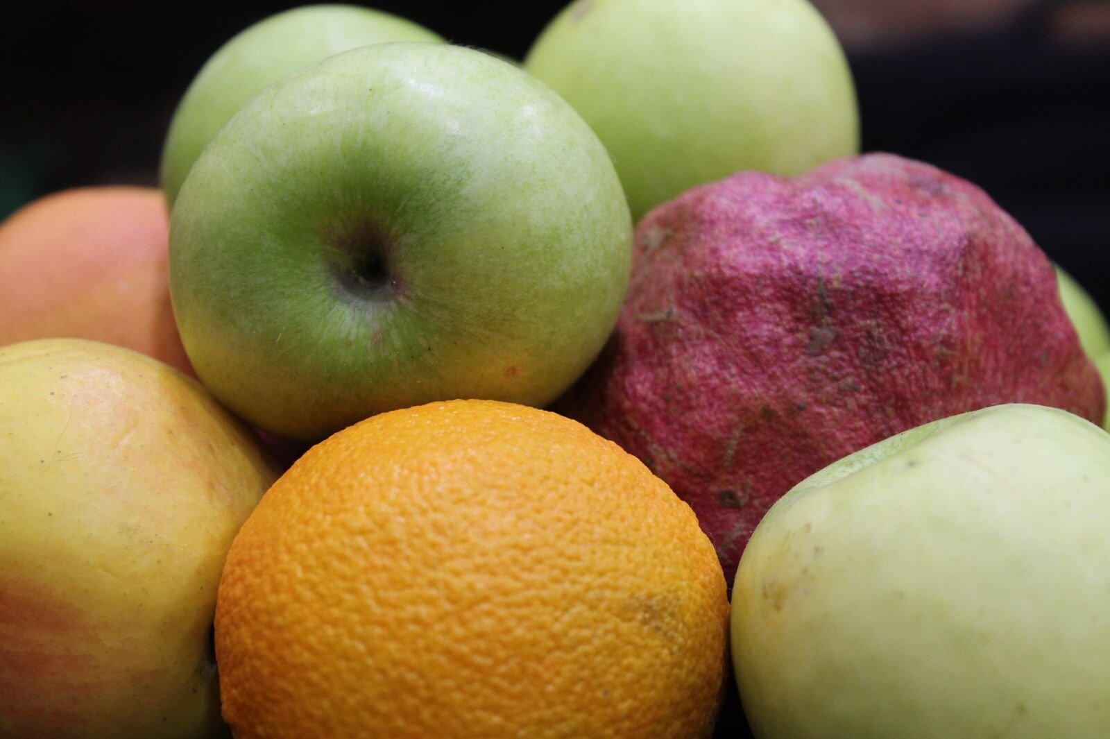 Canon EOS 1100D (EOS Rebel T3 / EOS Kiss X50) sample photo. Fruit, apple, food photography