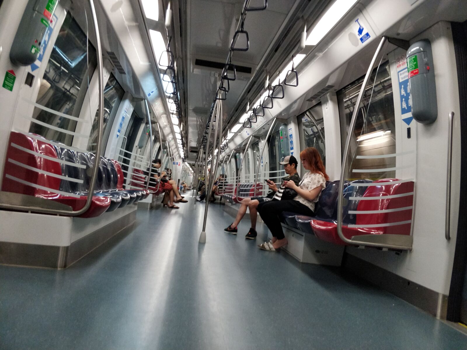 OnePlus 5 sample photo. Mrt, singapore, train, underground photography