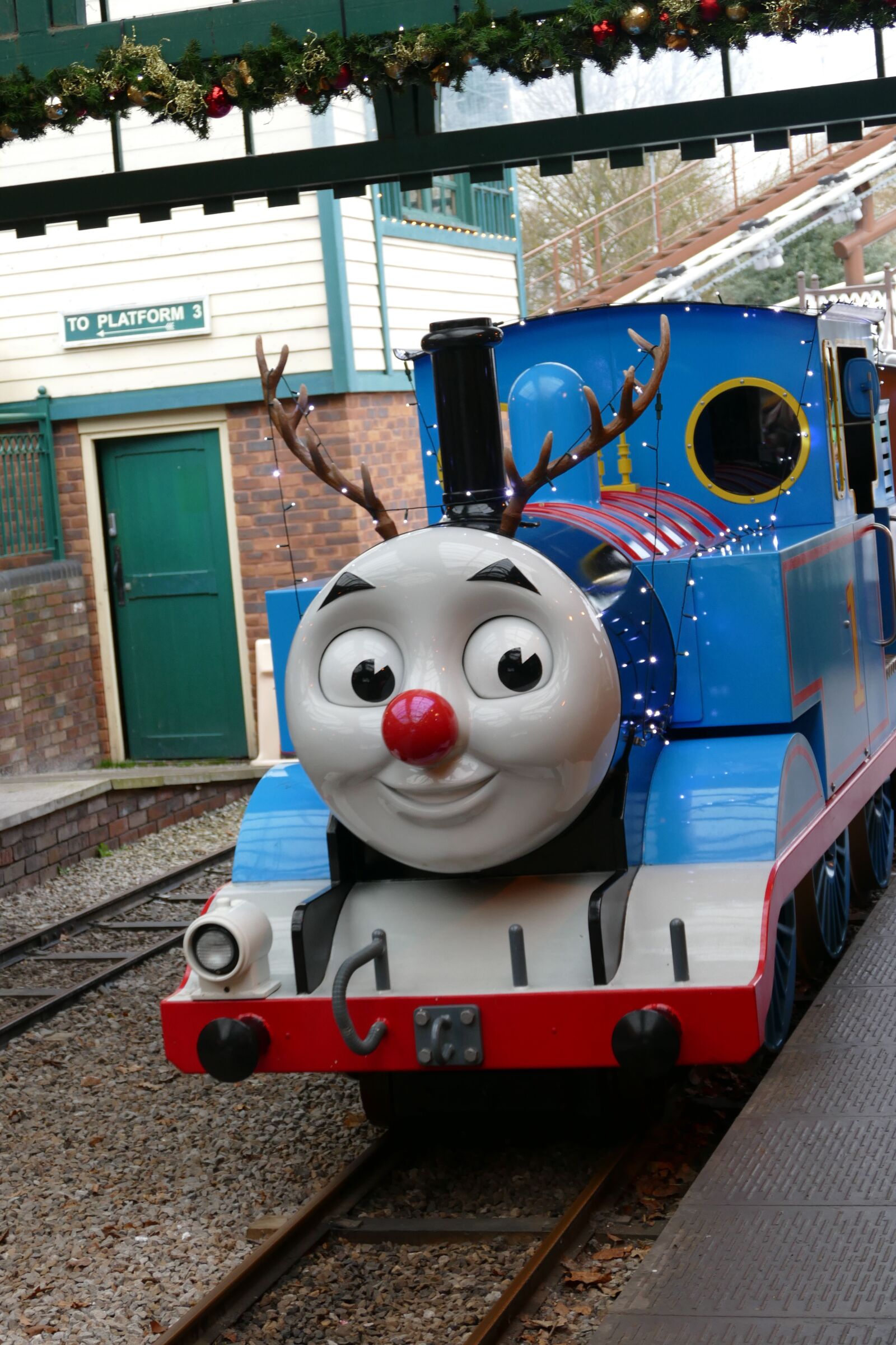 Panasonic Lumix DMC-FZ1000 sample photo. Thomas, tank, engine photography
