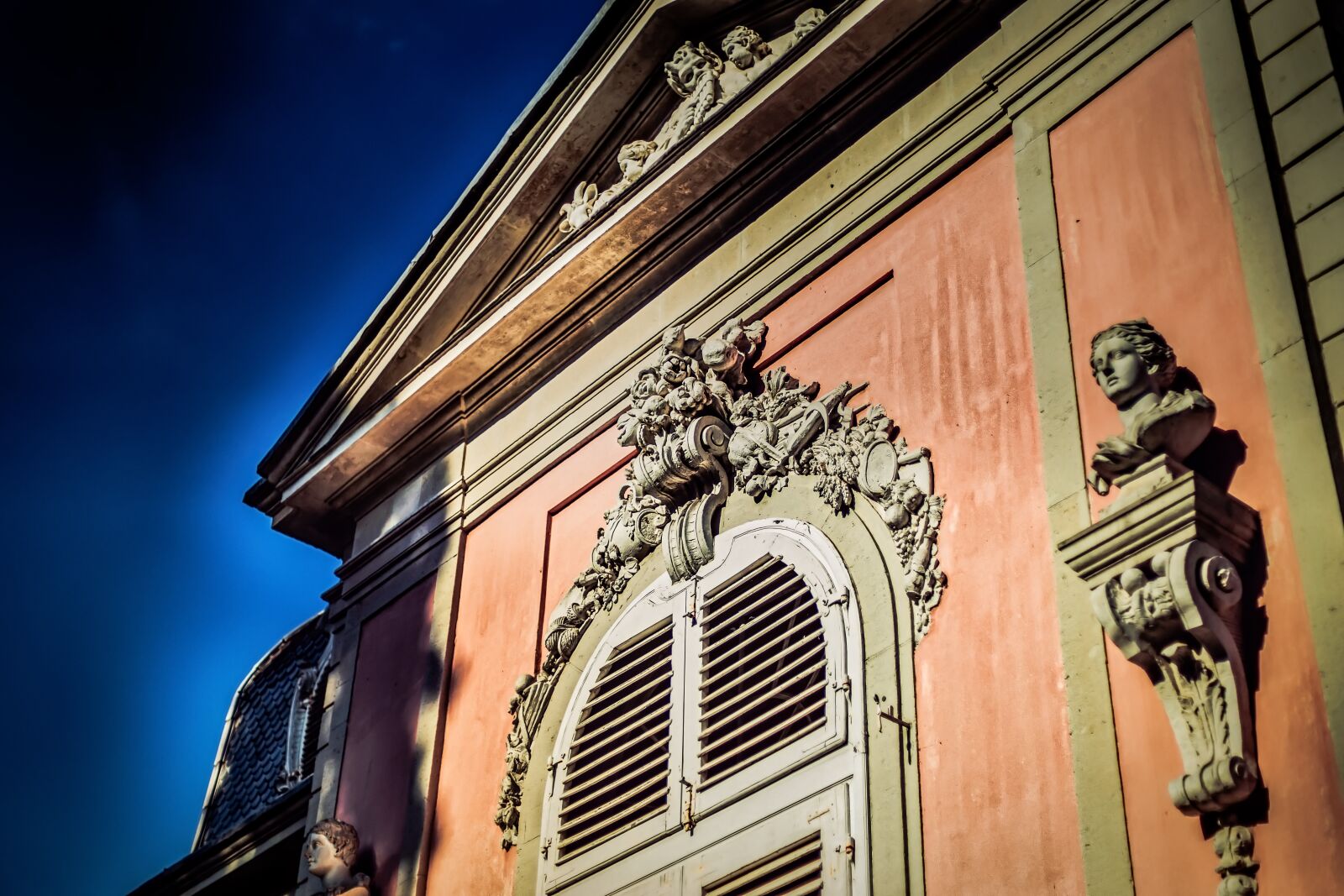 Canon EOS 6D + Canon EF 50mm F1.4 USM sample photo. Palace, decoration, close photography