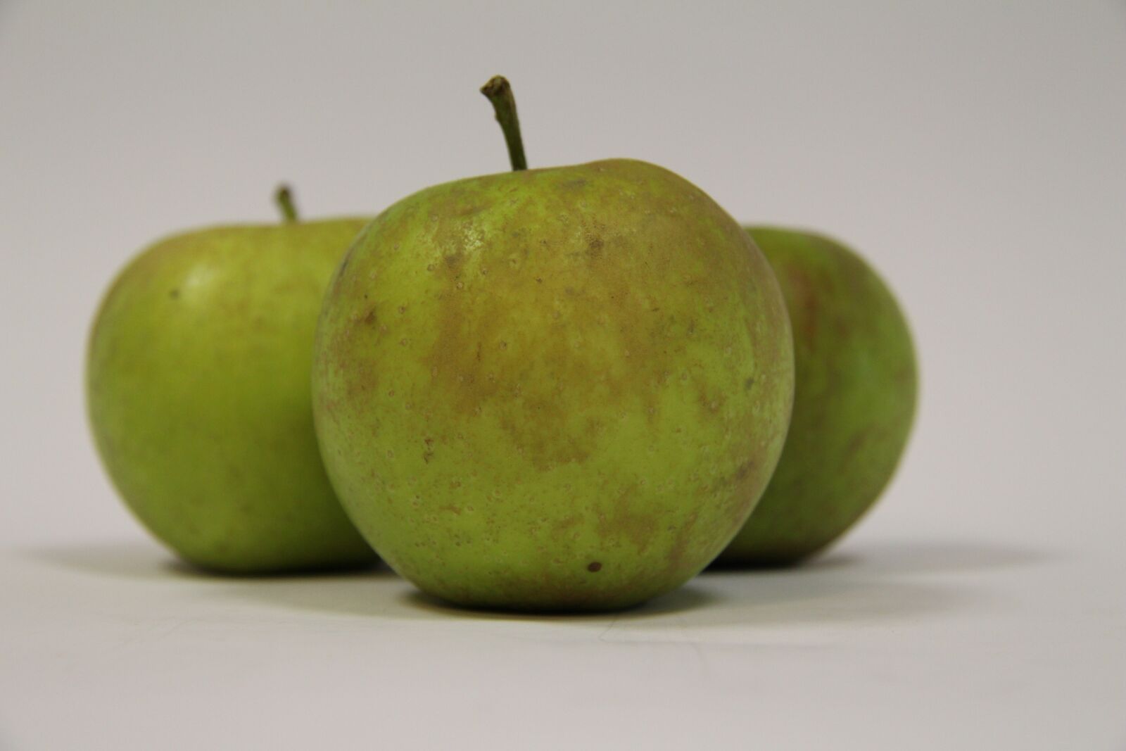 Canon EF-S 17-85mm F4-5.6 IS USM sample photo. Fruit, apple, apples photography