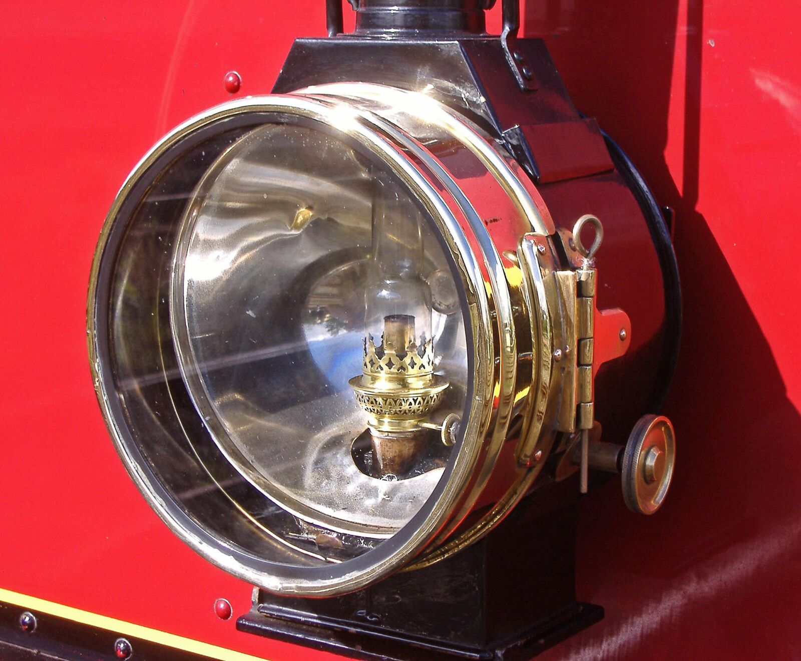 Fujifilm FinePix A345 sample photo. Steam locomotive, lighting, kerosene photography