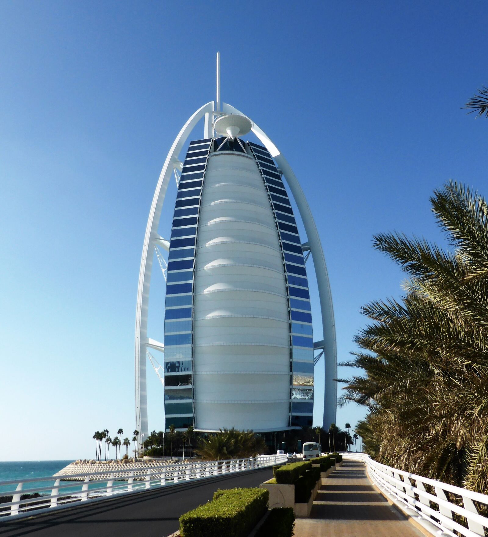 Panasonic Lumix DMC-ZS30 (Lumix DMC-TZ40) sample photo. Hotel, dubai, burj al photography