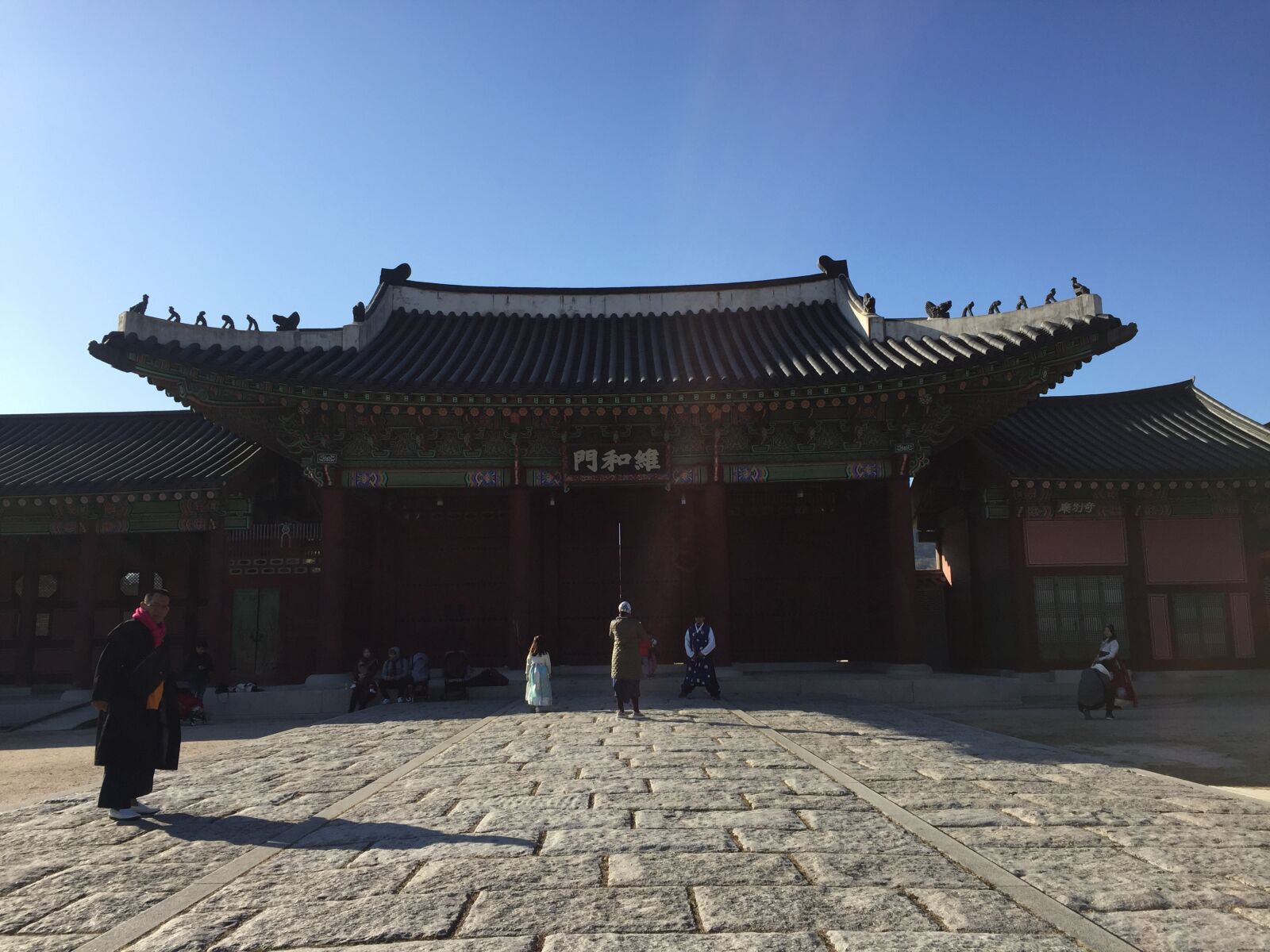 iPhone 6 back camera 4.15mm f/2.2 sample photo. South korea, seoul, kpop photography