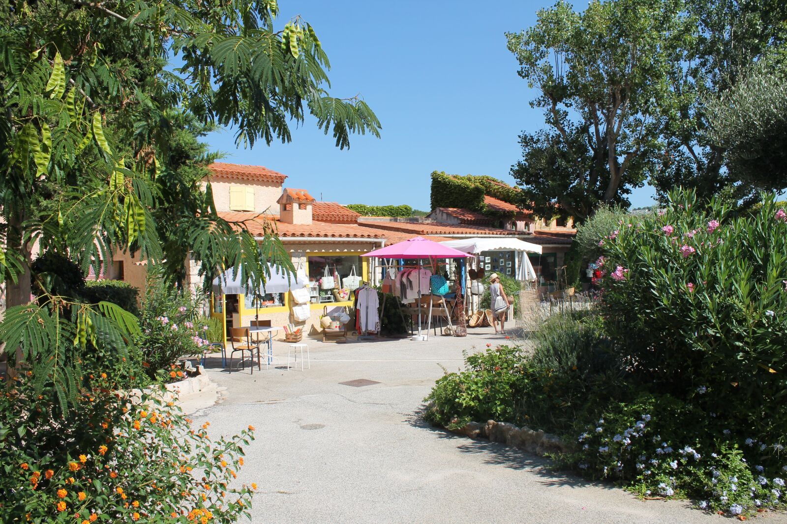 Canon EOS 1100D (EOS Rebel T3 / EOS Kiss X50) sample photo. Holiday, summer, bandol photography