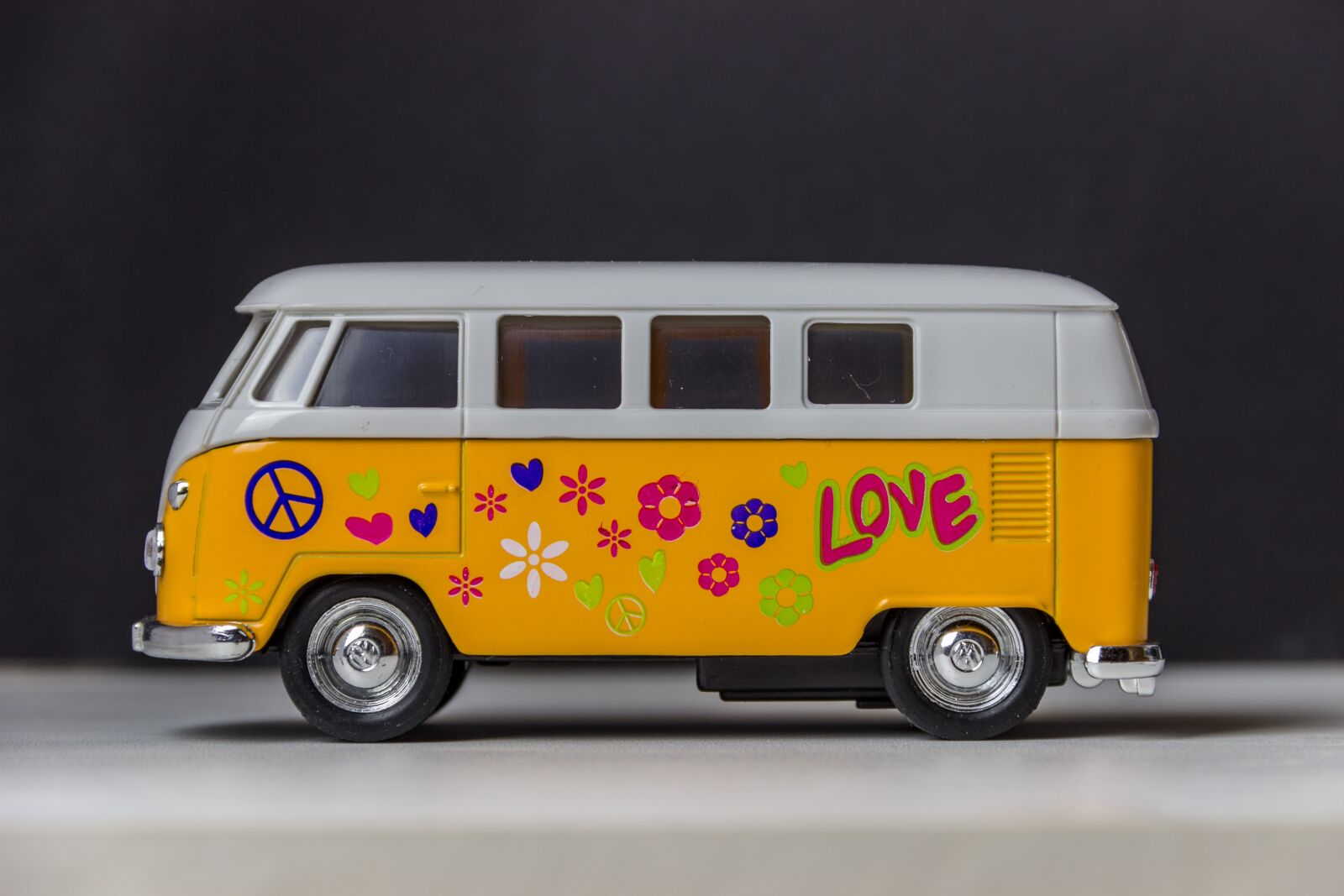 Canon EF-S 18-135mm F3.5-5.6 IS sample photo. Vw, bulli, hippie time photography