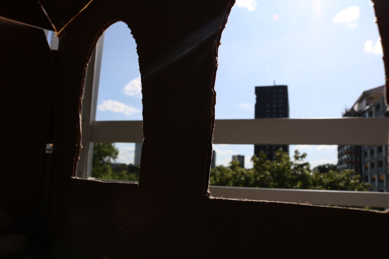 Canon EOS 750D (EOS Rebel T6i / EOS Kiss X8i) sample photo. Building, buildings, cartoon, cat photography