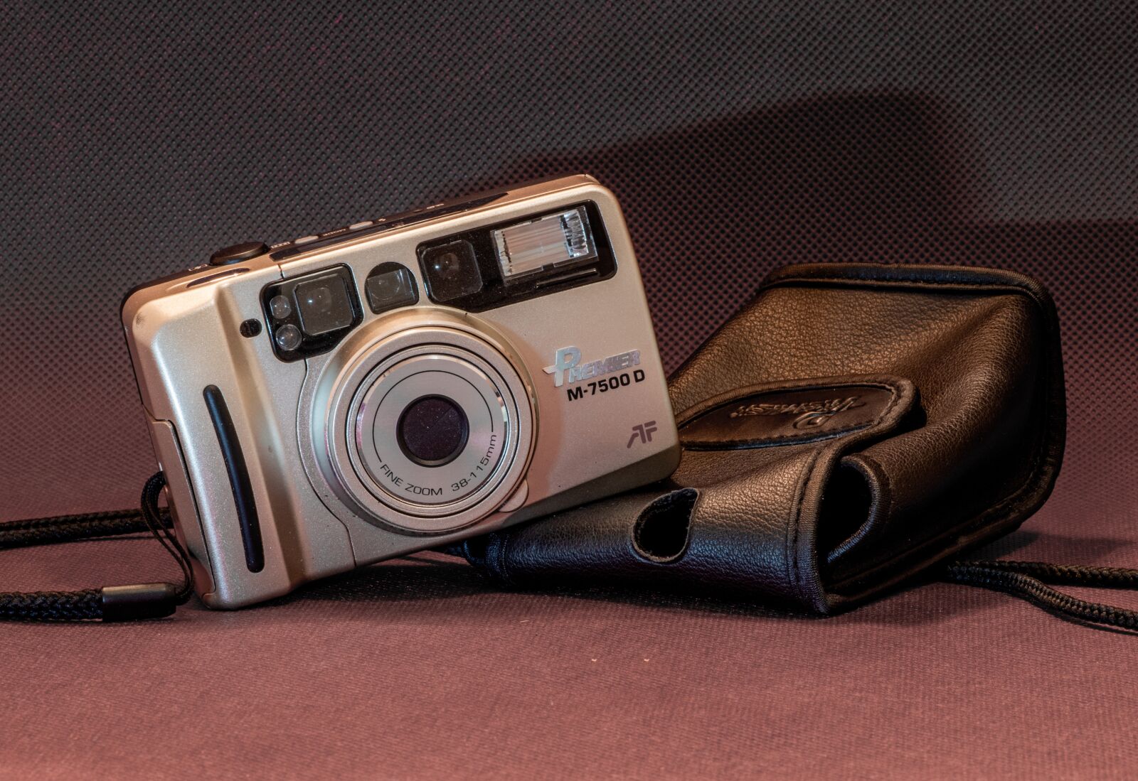 Pentax K-S2 sample photo. Camera compact, old, analog photography