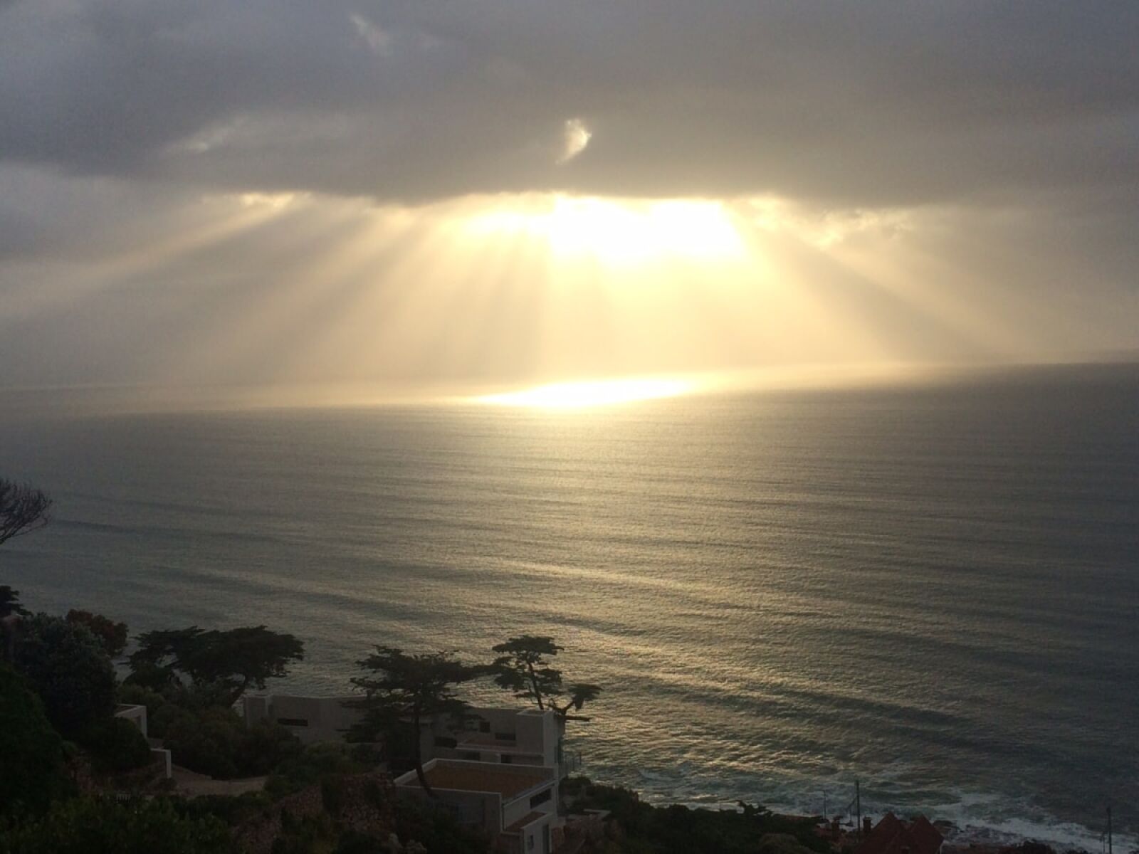 iPhone 5s back camera 4.15mm f/2.2 sample photo. Coastline, horizon, ocean, resort photography
