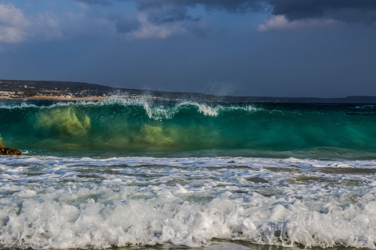 Nikon D3300 sample photo. Wave, foam, spray photography