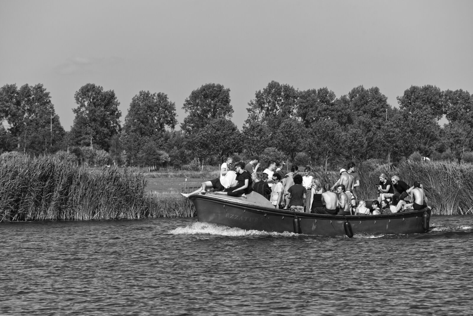 Nikon D750 sample photo. Party boat, people, fun photography