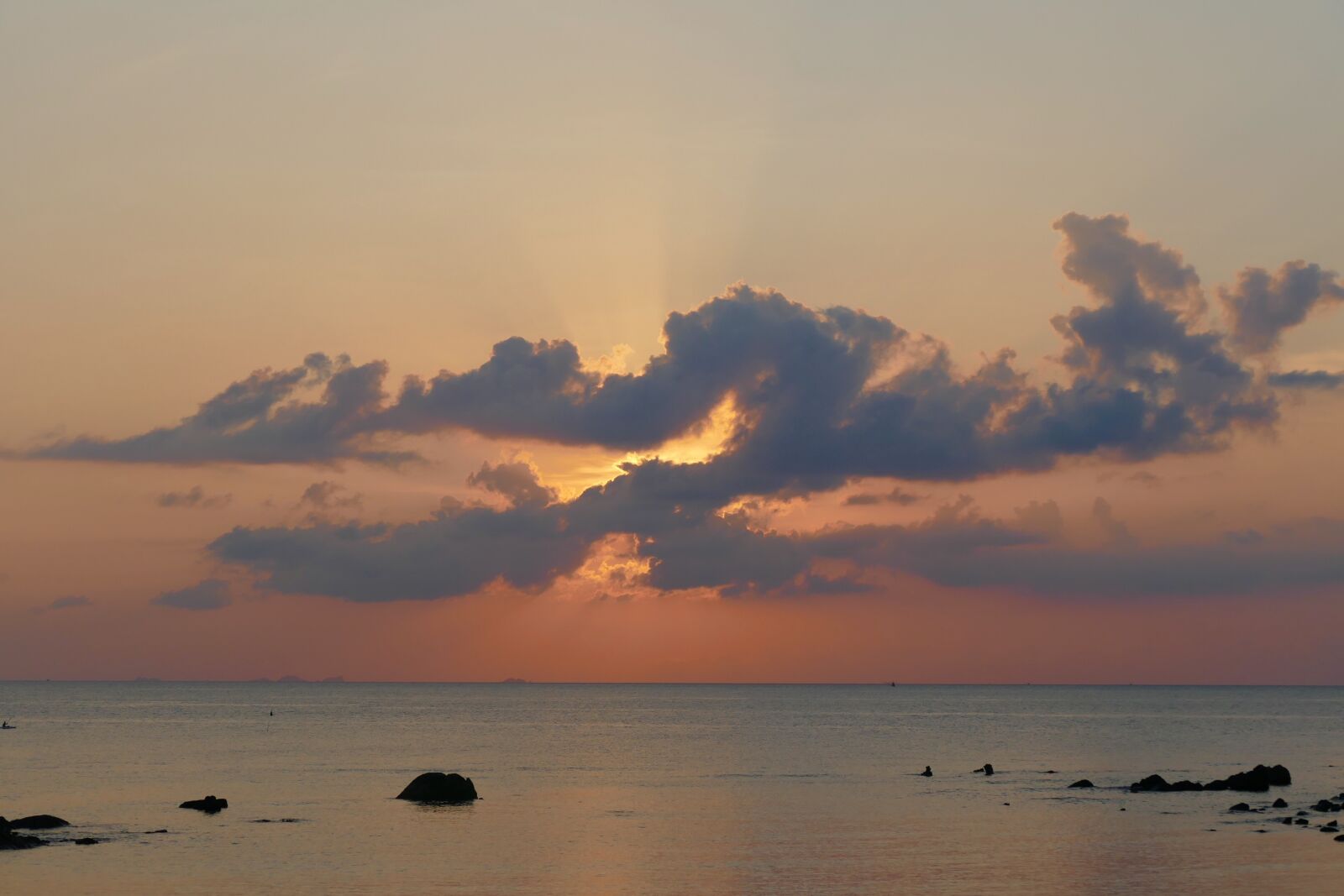 Panasonic Lumix DMC-FZ1000 sample photo. Sunset, dawn, waters photography