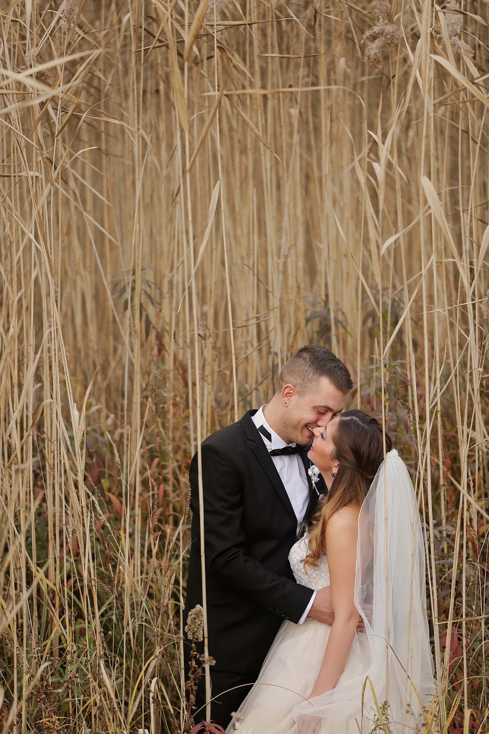 Canon EOS 5D Mark III sample photo. Professional, wedding, photography, hugging photography