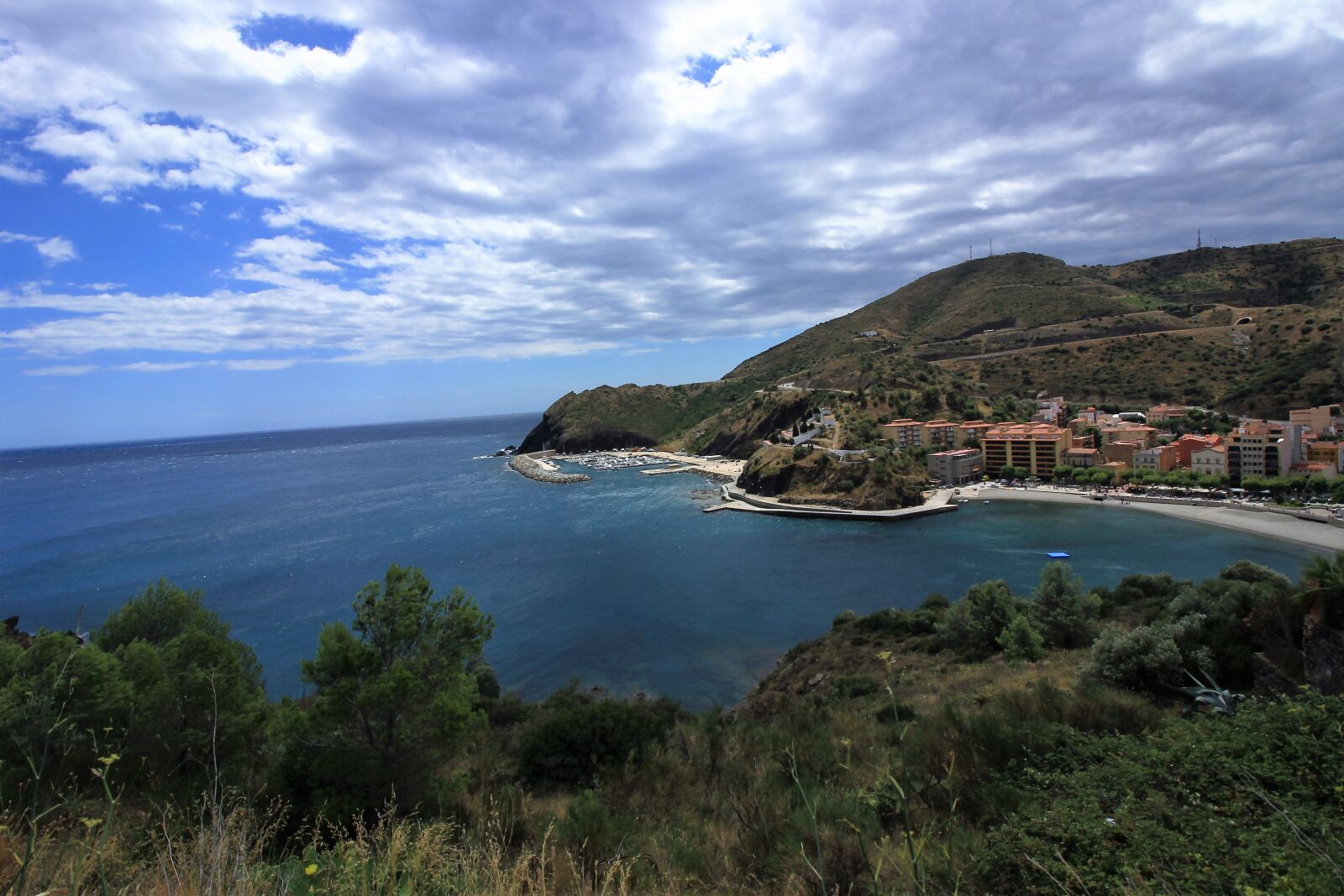 Canon EOS 550D (EOS Rebel T2i / EOS Kiss X4) sample photo. Coast vermeille, sea, mediterranean photography