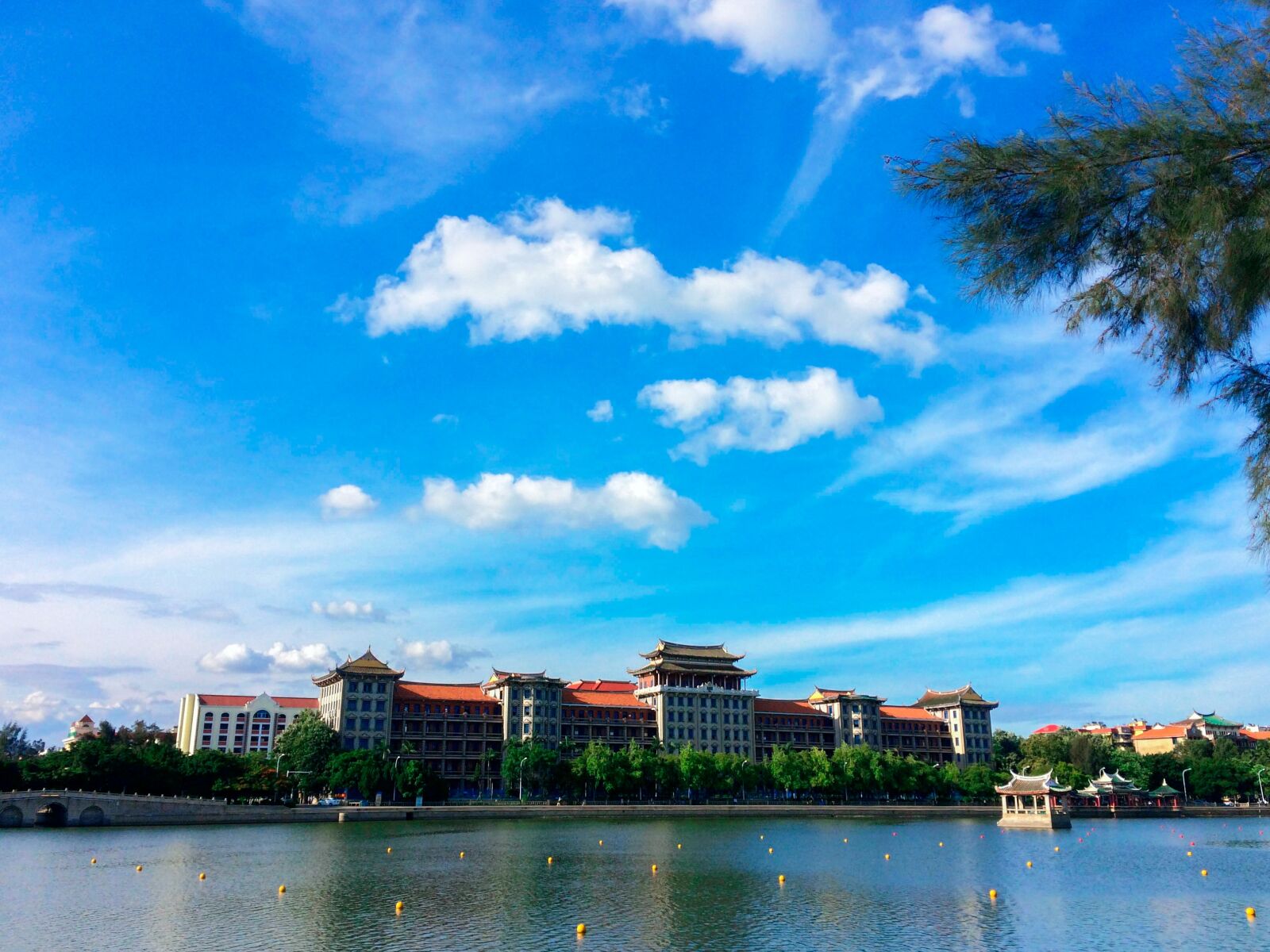 iPhone 5s back camera 4.15mm f/2.2 sample photo. Blue sky, clouds, lake photography