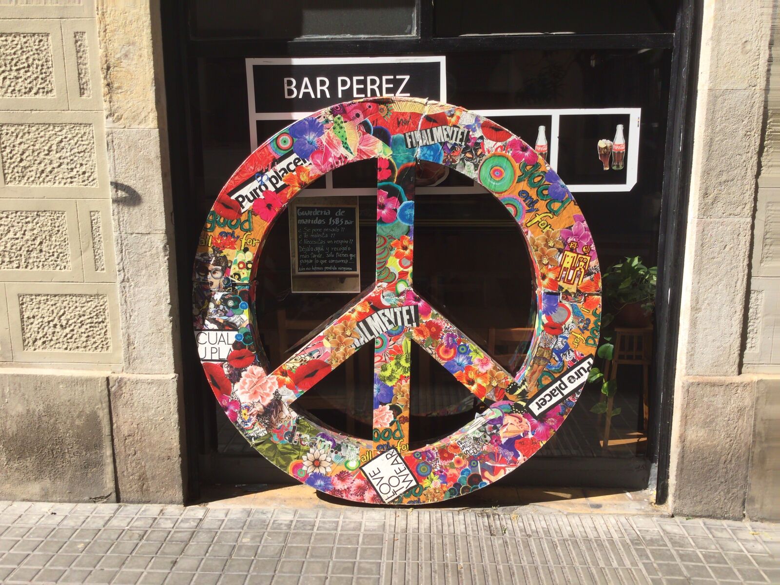 Apple iPad Air 2 sample photo. Barcelone, love, symbol, peace photography