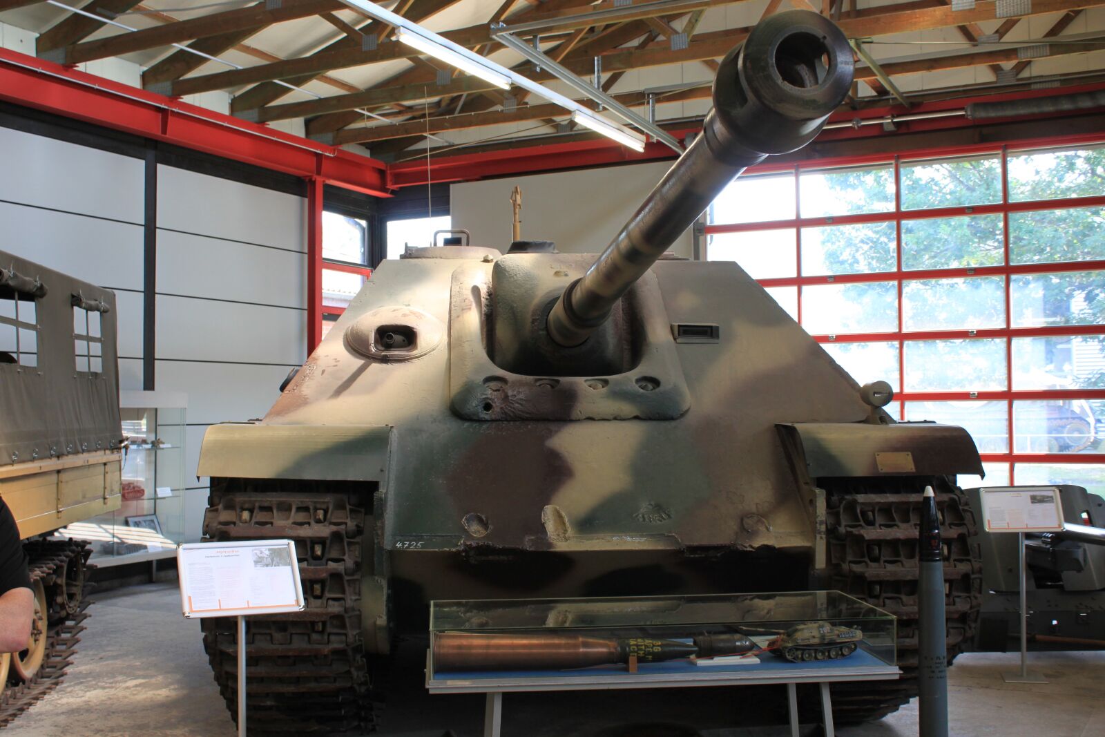 Canon EOS 500D (EOS Rebel T1i / EOS Kiss X3) sample photo. Panzer, museum, tank photography