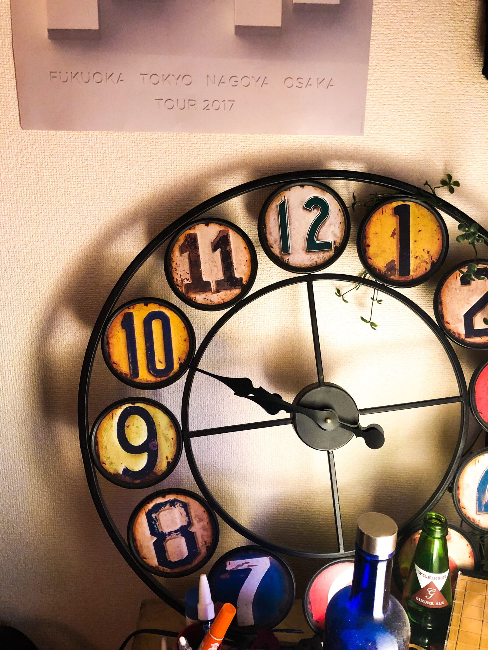 iPhone 8 Plus back dual camera 3.99mm f/1.8 sample photo. Clock, interior,and spatial design,cafe,watch photography