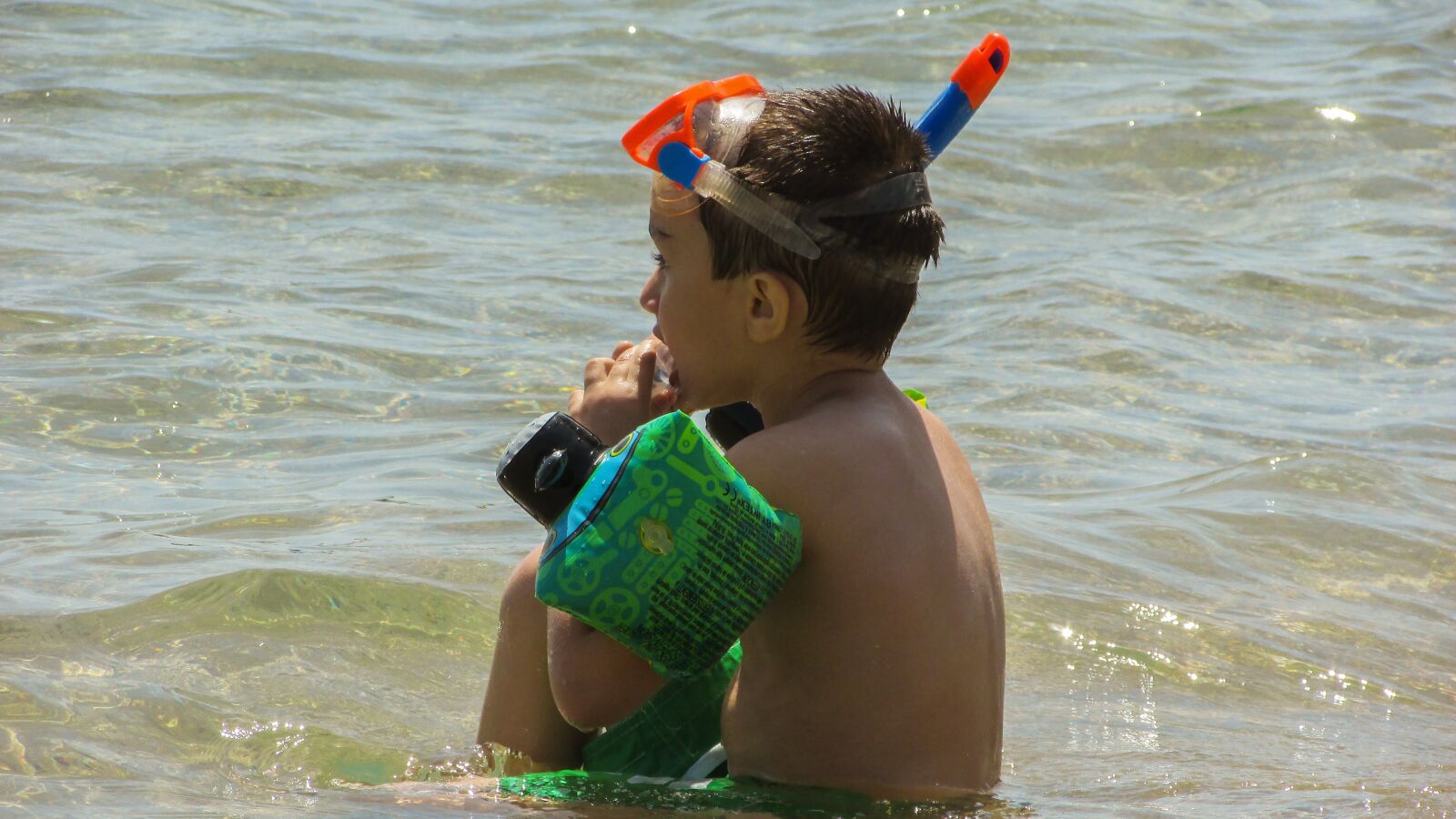 Canon PowerShot SX400 IS sample photo. Kid, boy, playing photography