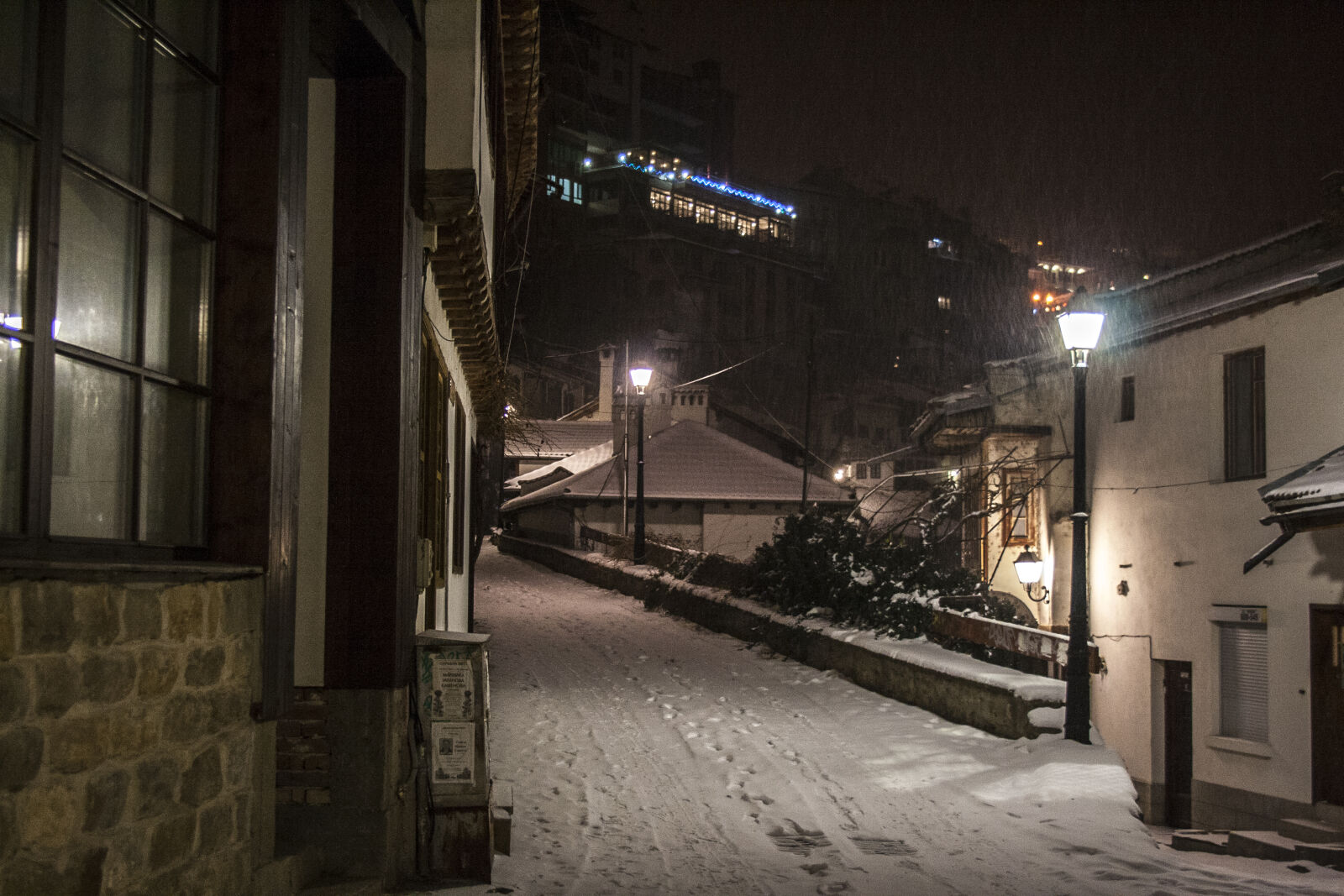 Canon EF-S 18-55mm F3.5-5.6 II sample photo. Smoking, chimneys, snowy, streets photography