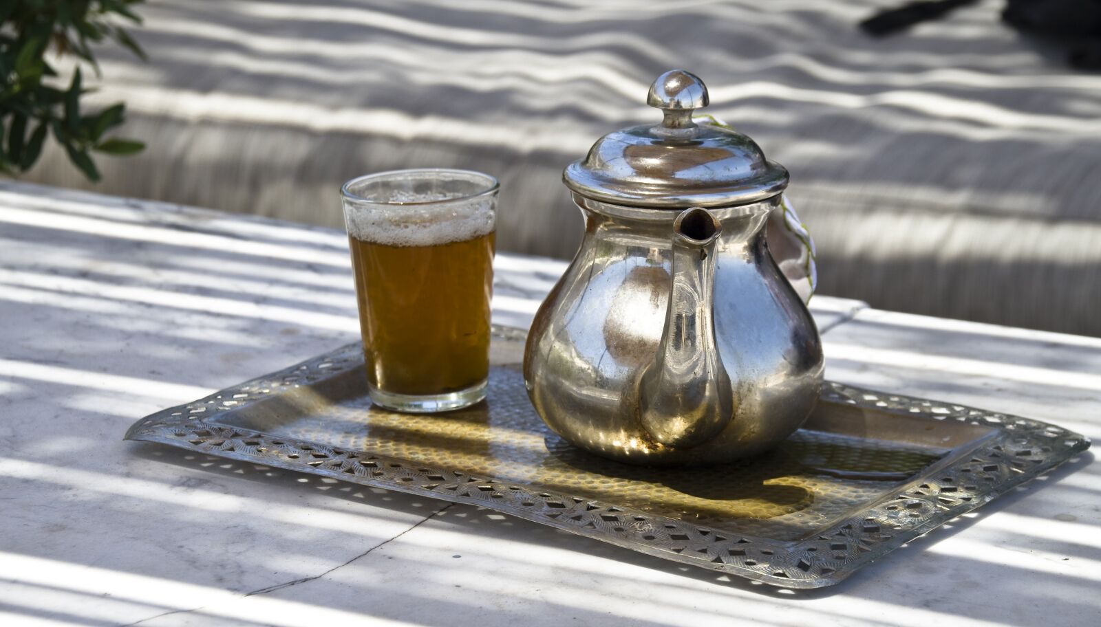 Pentax K-30 sample photo. Mint tea, morocco, teapot photography