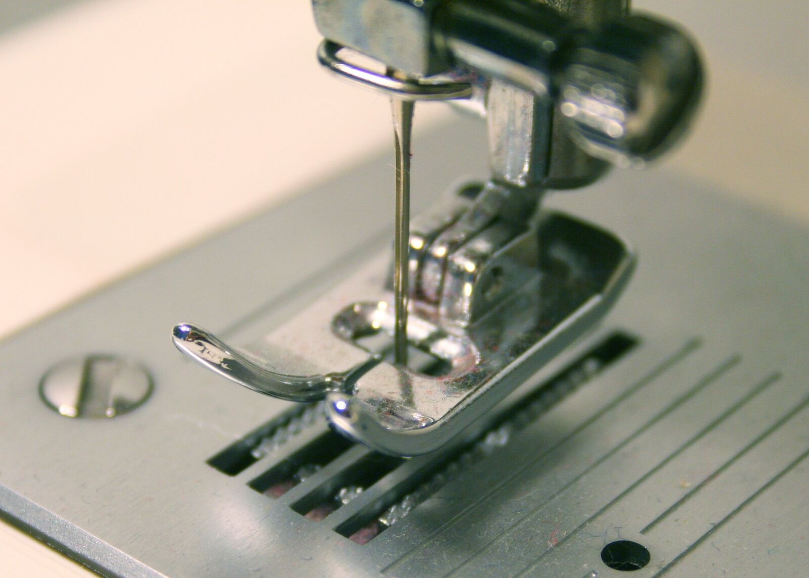 Canon EOS 350D (EOS Digital Rebel XT / EOS Kiss Digital N) sample photo. Sewing machine, sewing, sew photography