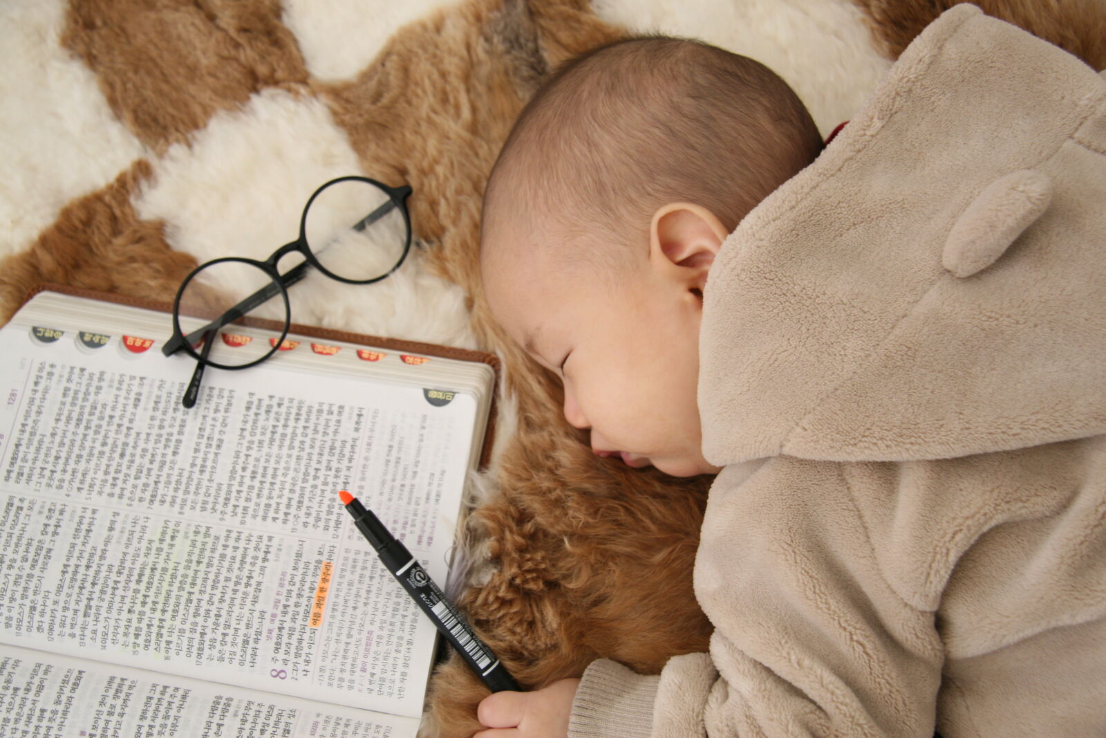 Canon EOS 30D + Canon EF-S 17-85mm F4-5.6 IS USM sample photo. Asian, baby, bible, korean photography