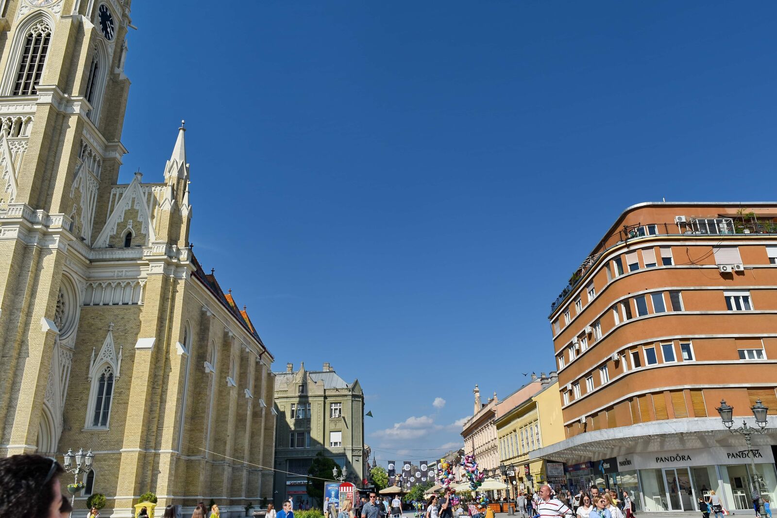 Nikon D5500 sample photo. Crowd, downtown, people, tourism photography