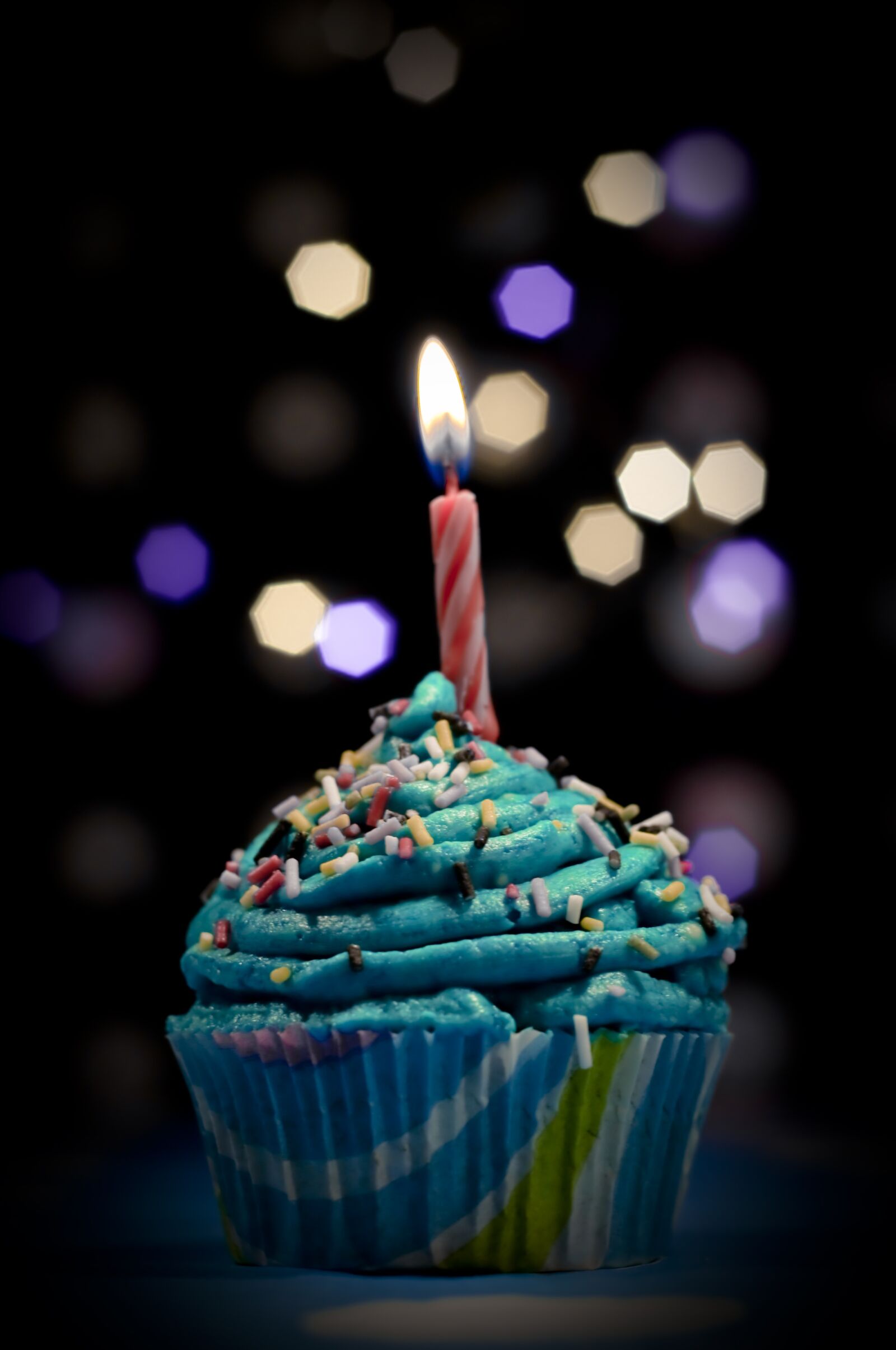 Nikon D90 sample photo. Bokeh, cupcake, birthday photography