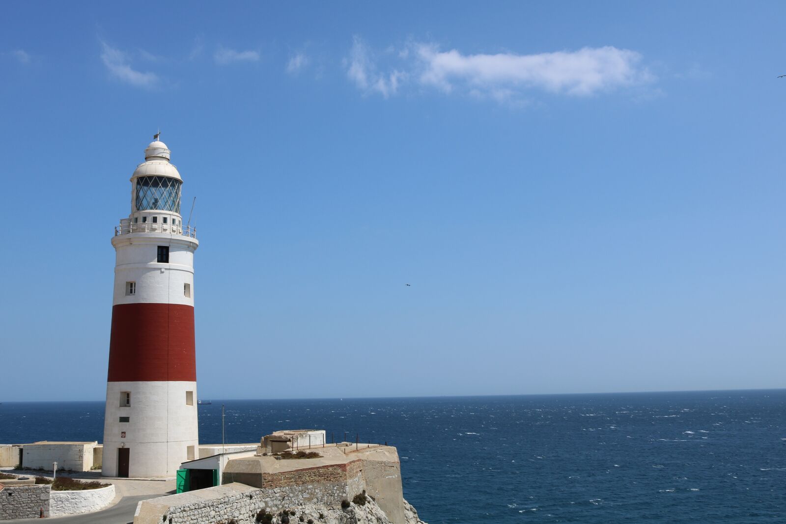 Canon EOS 750D (EOS Rebel T6i / EOS Kiss X8i) sample photo. Lighthouse, gibraltar, red photography