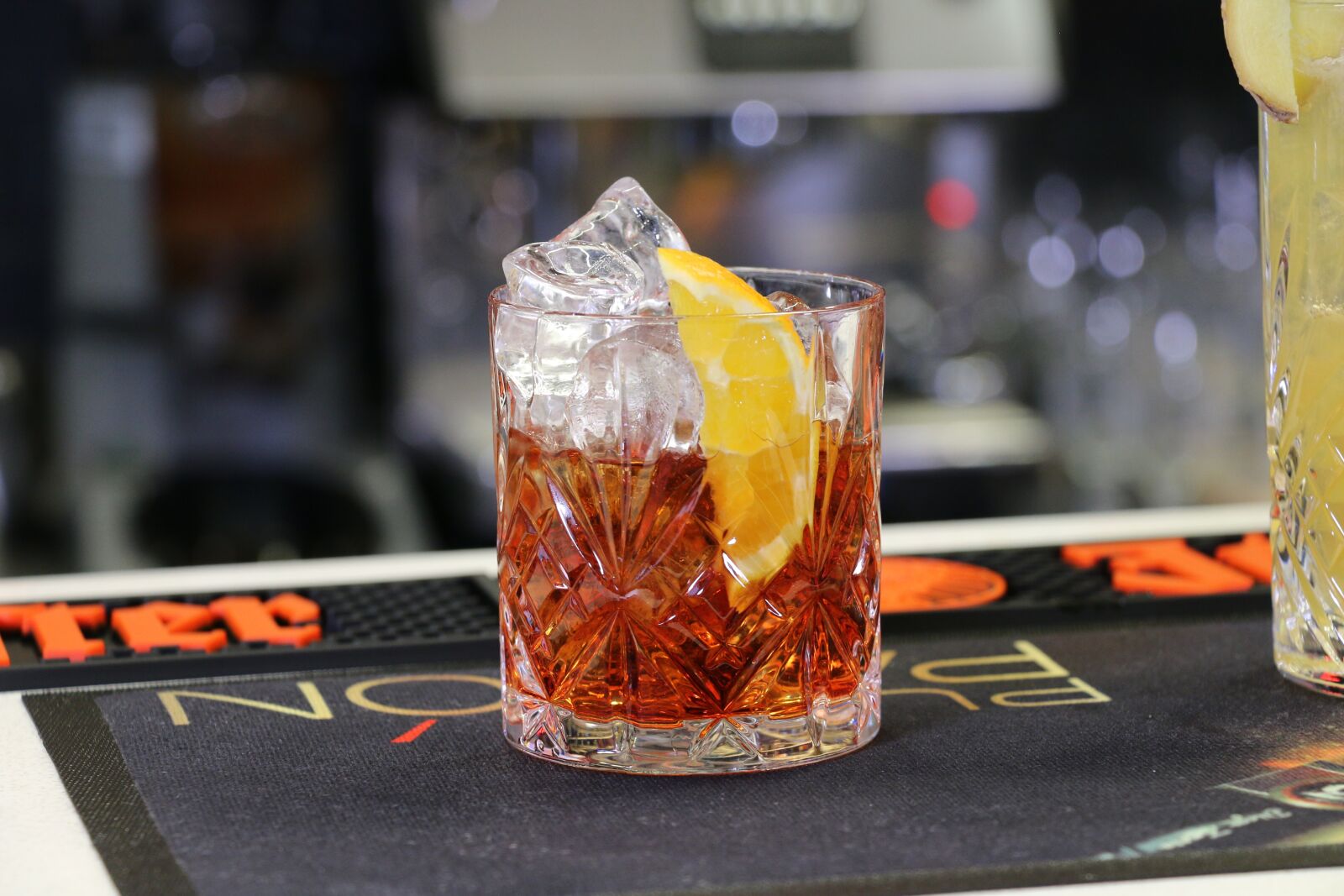 Canon EOS 70D sample photo. Alcohol, negroni, bar photography