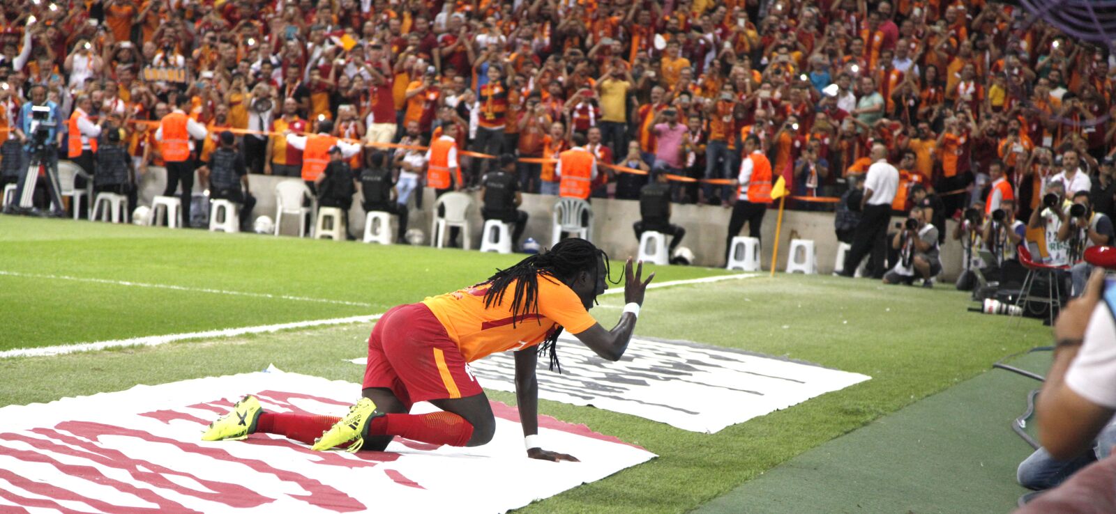 Canon EOS 5D Mark II sample photo. Bafetimbi gomis, galatasaray, lion photography