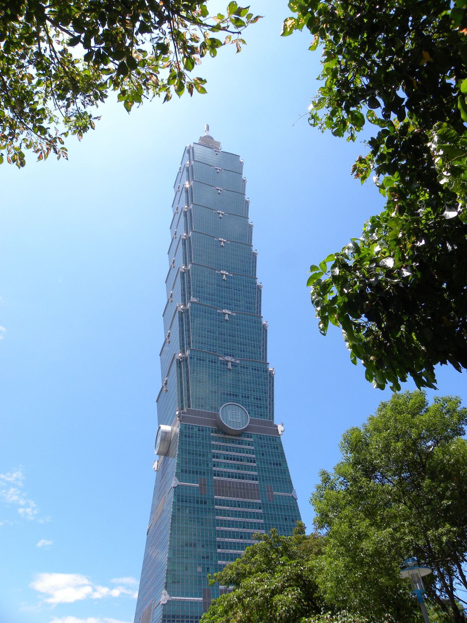 Nikon Coolpix P90 sample photo. City mall, 101, building photography