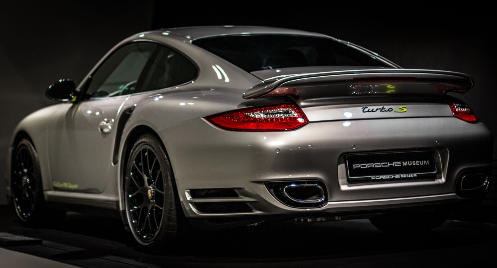 Canon EOS 70D + Canon EF 50mm F1.4 USM sample photo. Porsche 911 turbo, supercar, cars photography