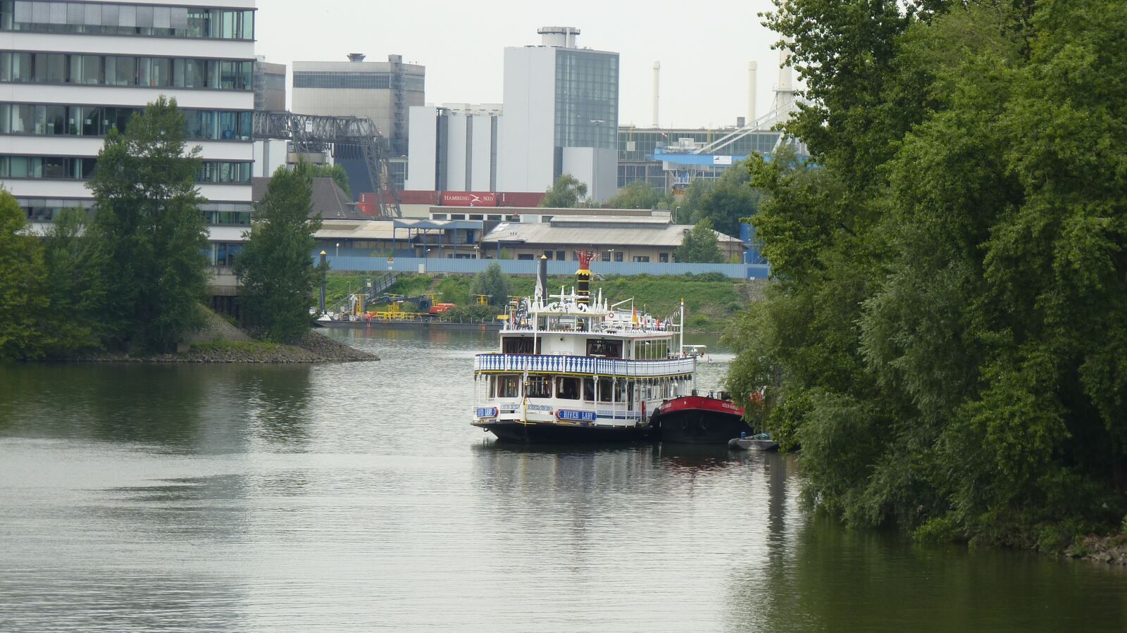 Panasonic Lumix DMC-FZ35 (Lumix DMC-FZ38) sample photo. Paddle steamer, boat, ship photography